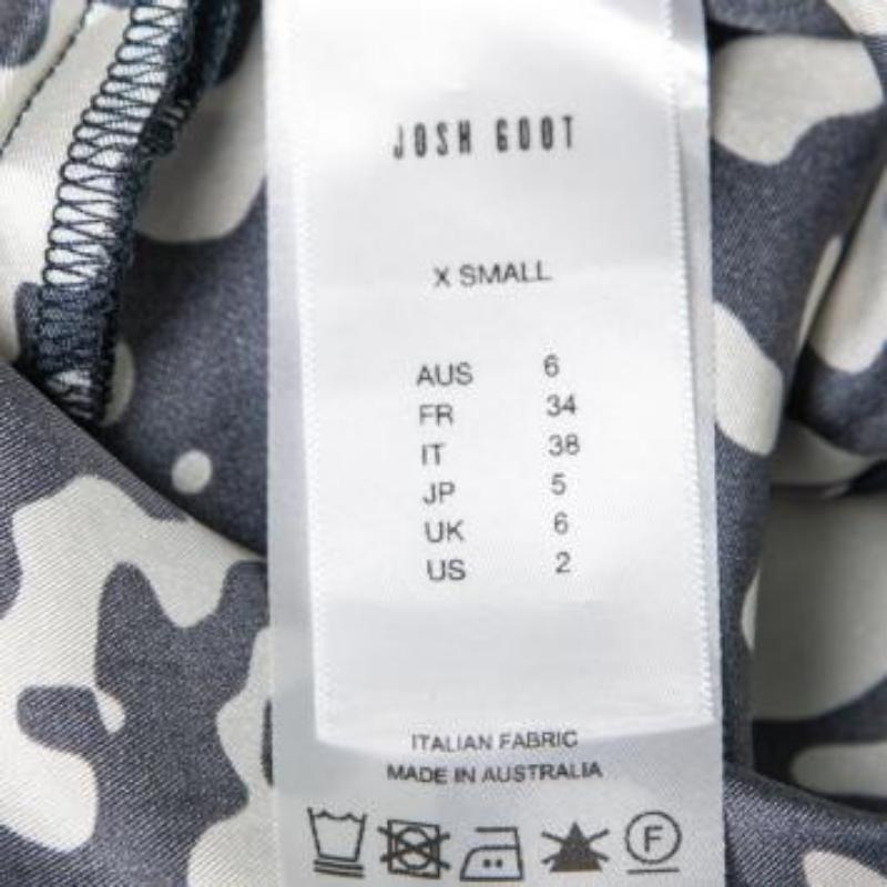 Josh Goot Vestido con volantes laterales de seda estampada en azul marino y blanco XS en venta 6