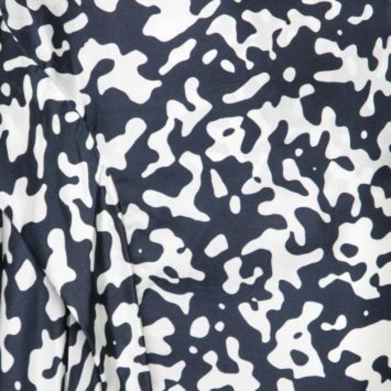 Josh Goot Vestido con volantes laterales de seda estampada en azul marino y blanco XS en venta 4