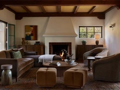 Josh Greene per Lawson-Fenning: pouf King, velluto verde, sgabello da toeletta in stile moderno