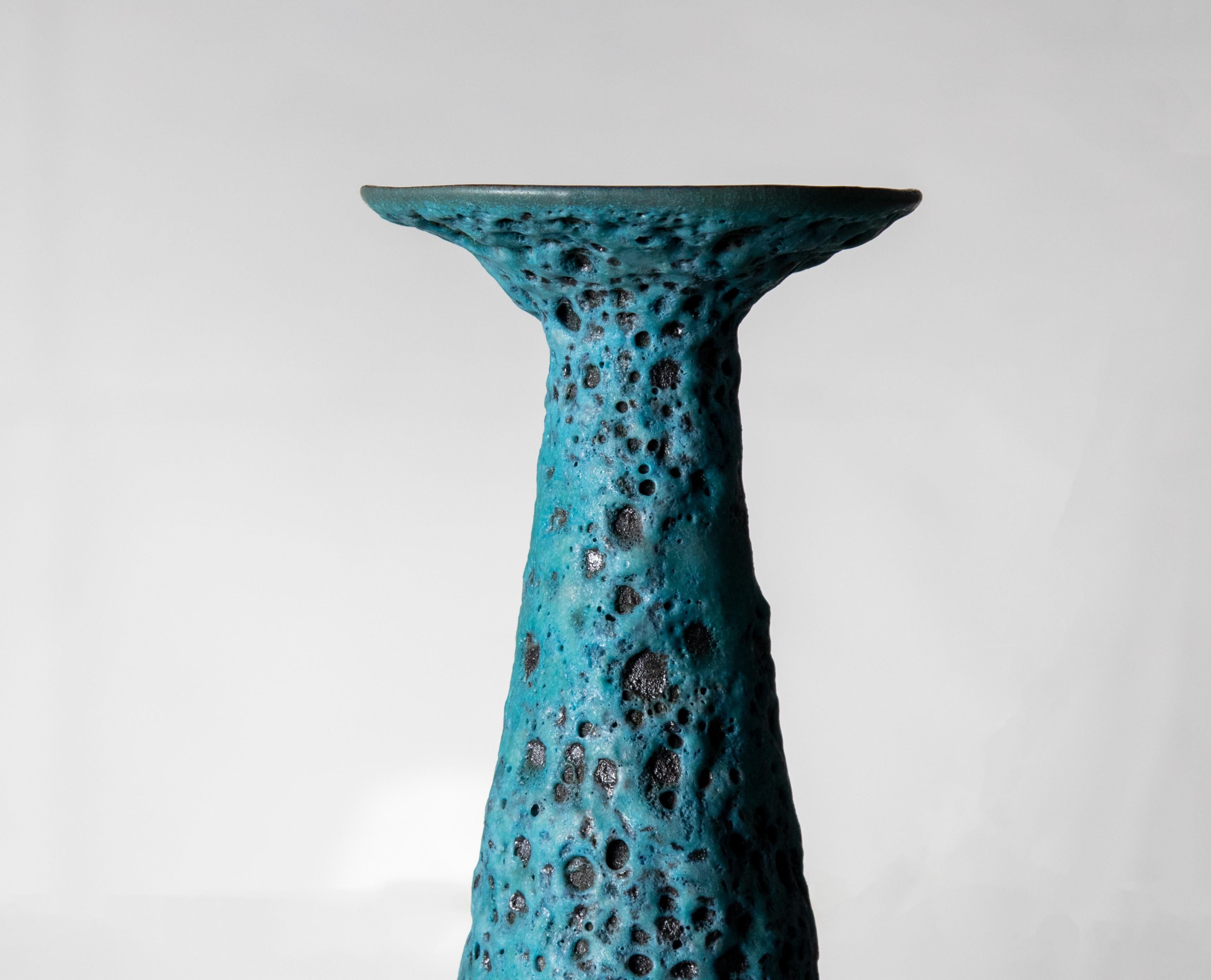Moderne Josh Herman Vase trompette bleu turquoise #1 circa 2011 en vente