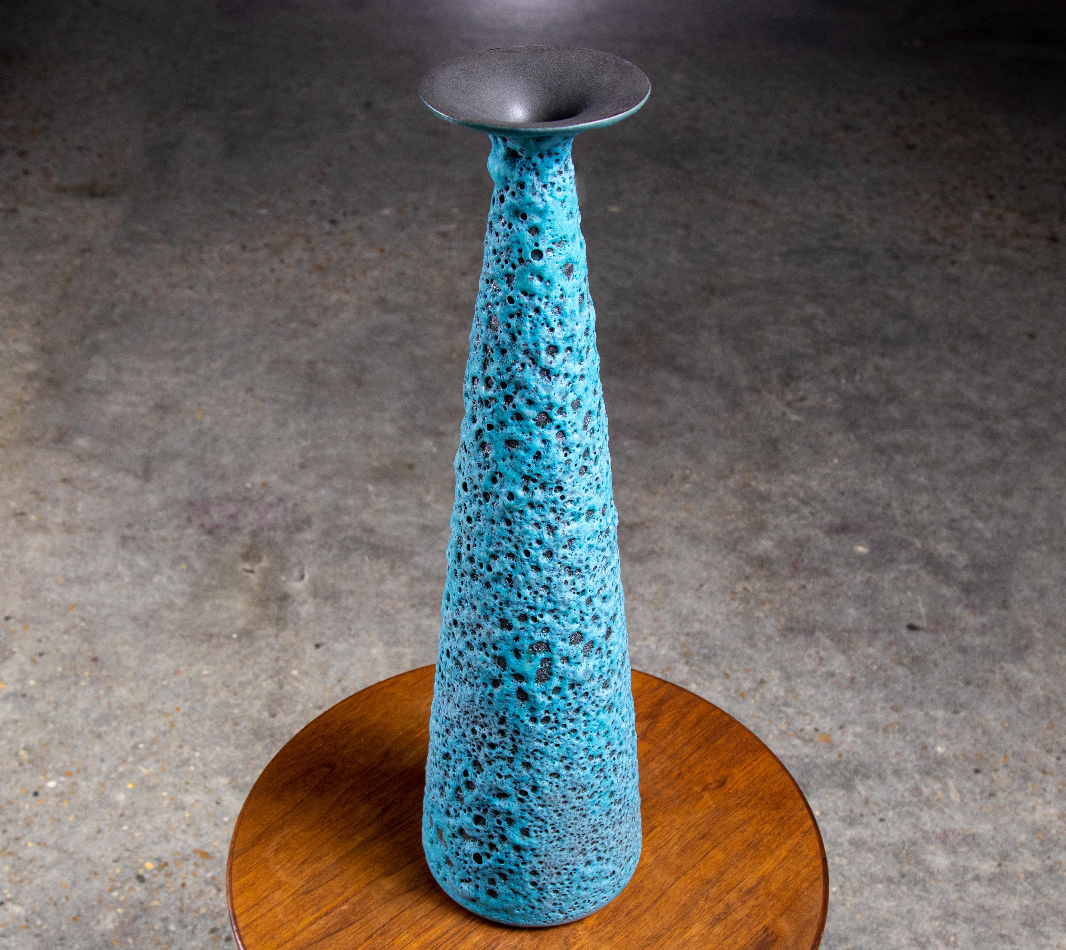 Céramique Josh Herman Vase trompette bleu turquoise #1 circa 2011 en vente