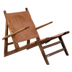 Fauteuil Joshua en noyer et cuir, By Design Modern Rustic Design, Nouveau