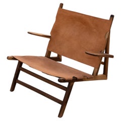 Fauteuil Joshua en noyer et cuir, By Design Modern Rustic Design, Nouveau