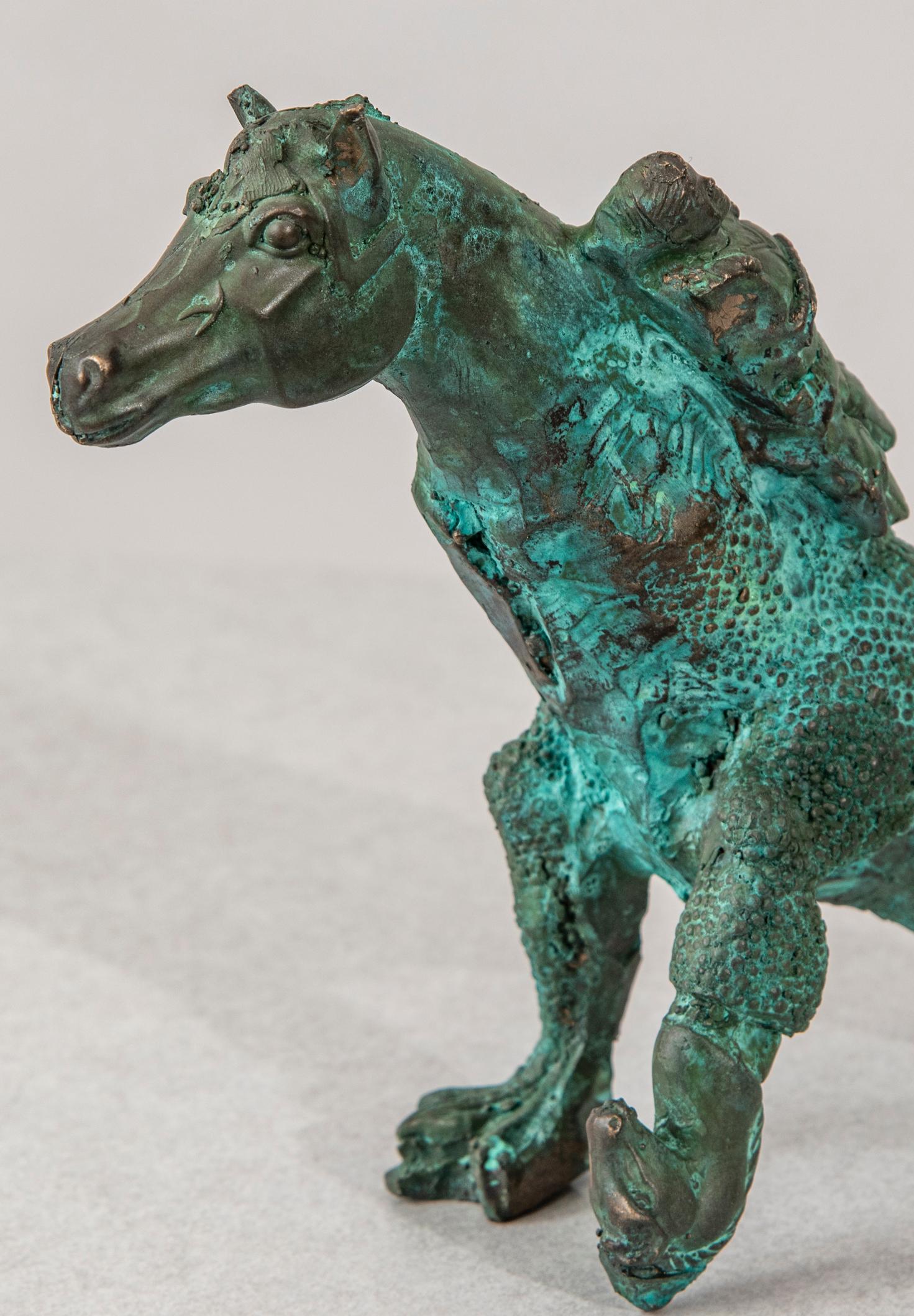 Sculpture figurative en bronze : « Cheval funéraire » - Or Figurative Sculpture par Joshua Goode