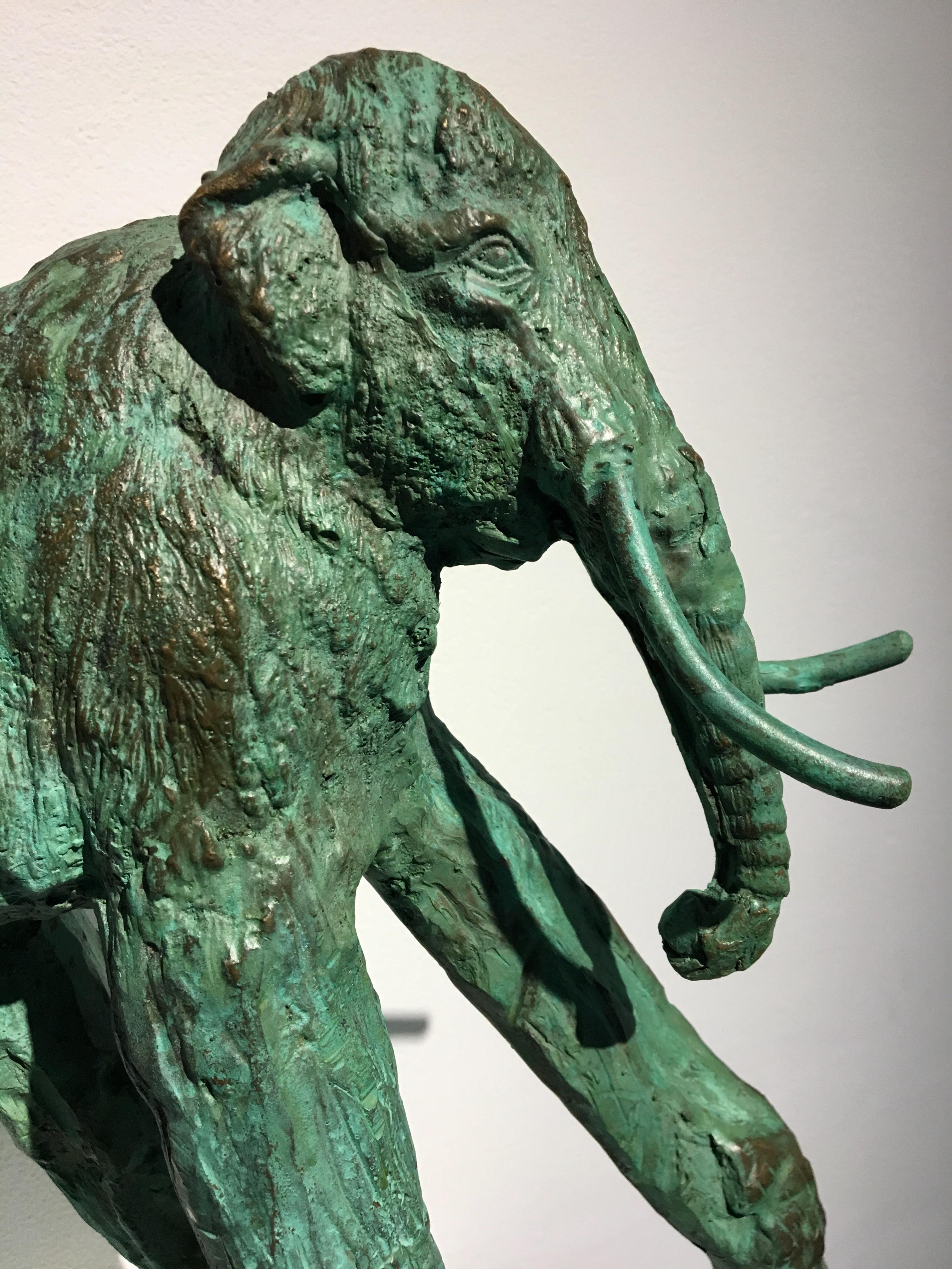 Bronze hand cast, patinaed sculpture: 'The Long Legged Mammoth' – Sculpture von Joshua Goode