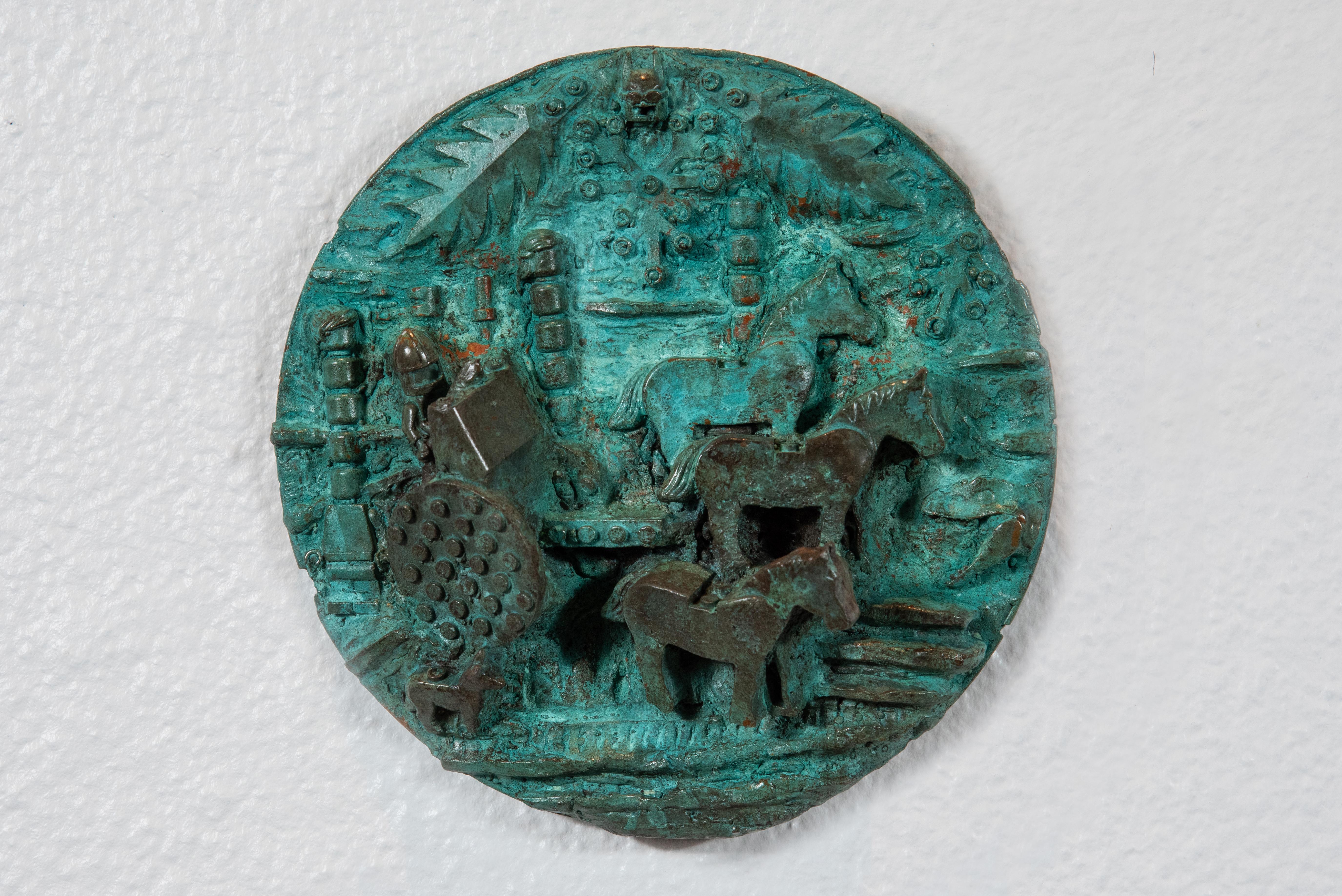 Joshua Goode Figurative Sculpture – Bronzeskulptur: „Die Geburt des Einhorns TRex und der Herbst von Rhome Disc Four“