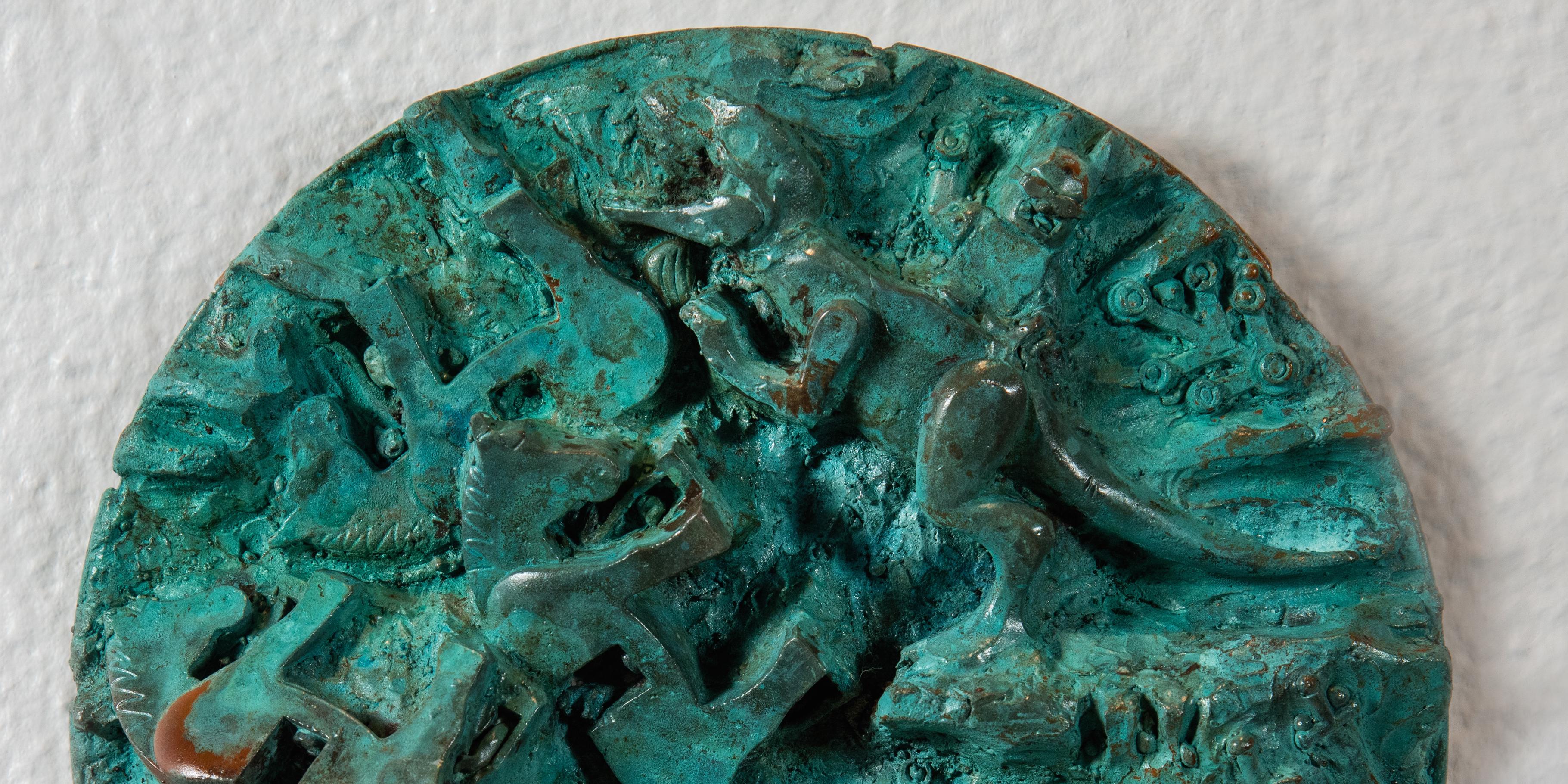 Bronzeskulptur: „Die Geburt des Einhorns TRex und der Herbst von Rhome Disc Three“ (Zeitgenössisch), Sculpture, von Joshua Goode