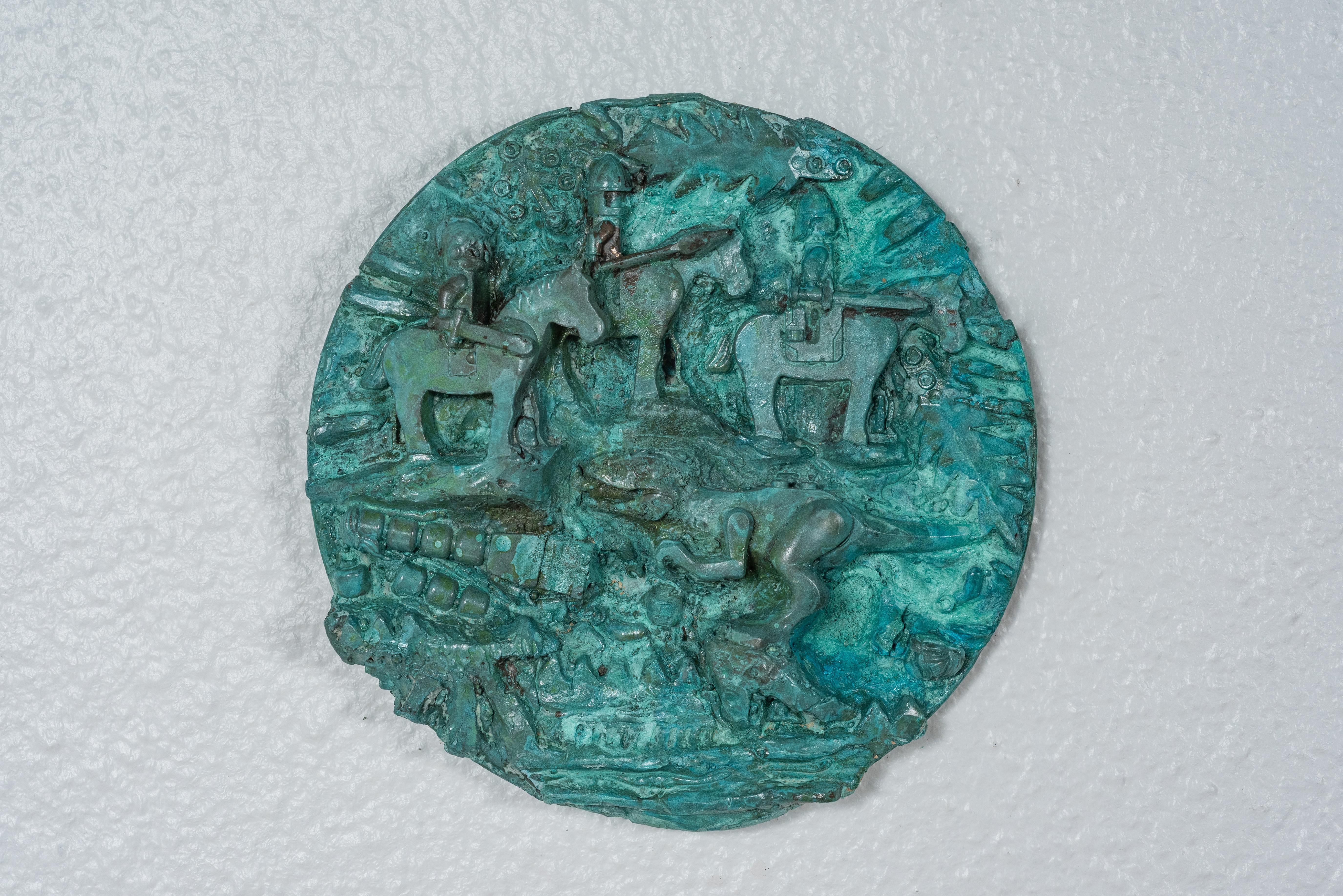 Joshua Goode Figurative Sculpture – Bronzeskulptur: „Die Geburt des Einhorns TRex und der Herbst von Rhome Disc Two“