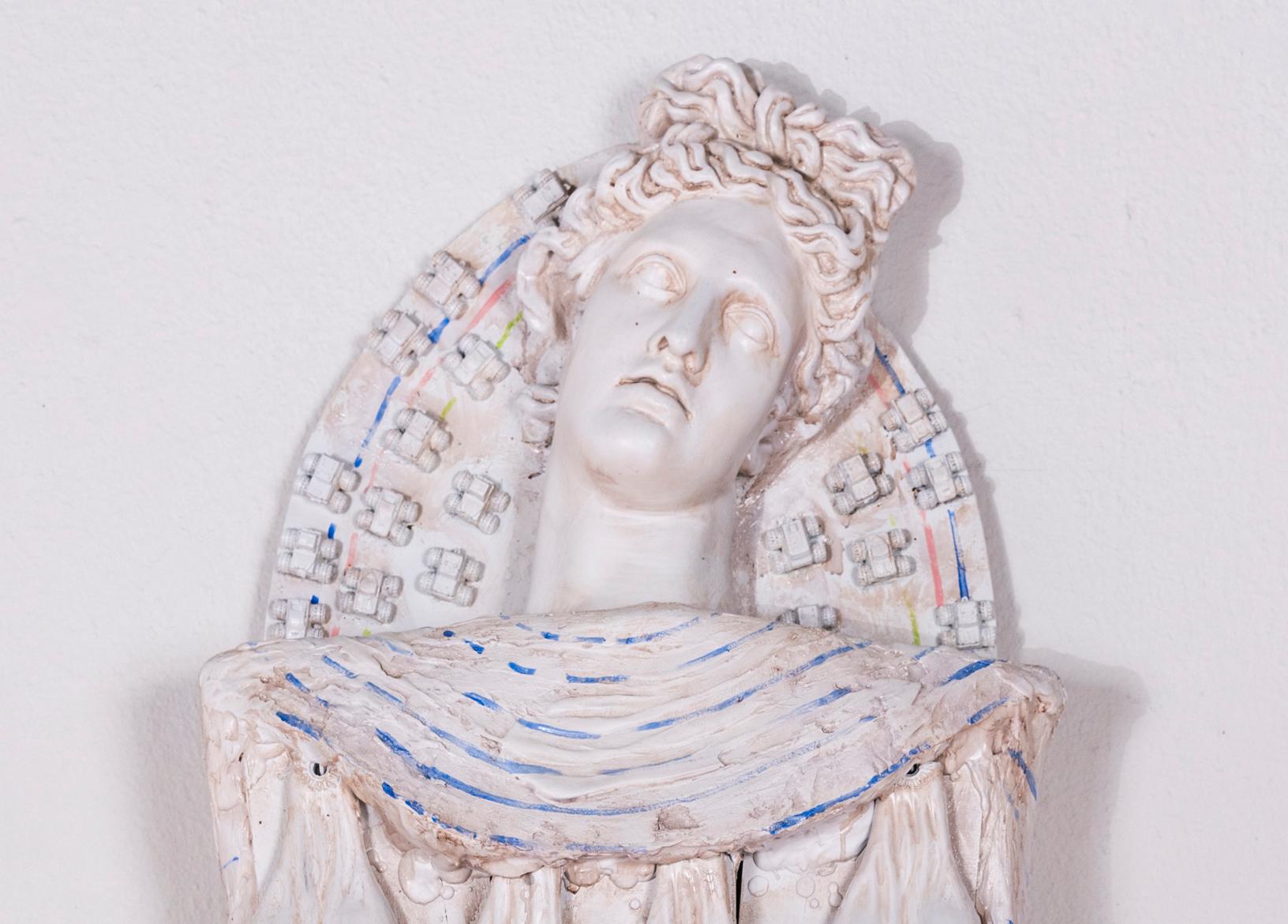 Mummy contemporaine, grande sculpture : Rhodman Artemis - Sculpture de Joshua Goode