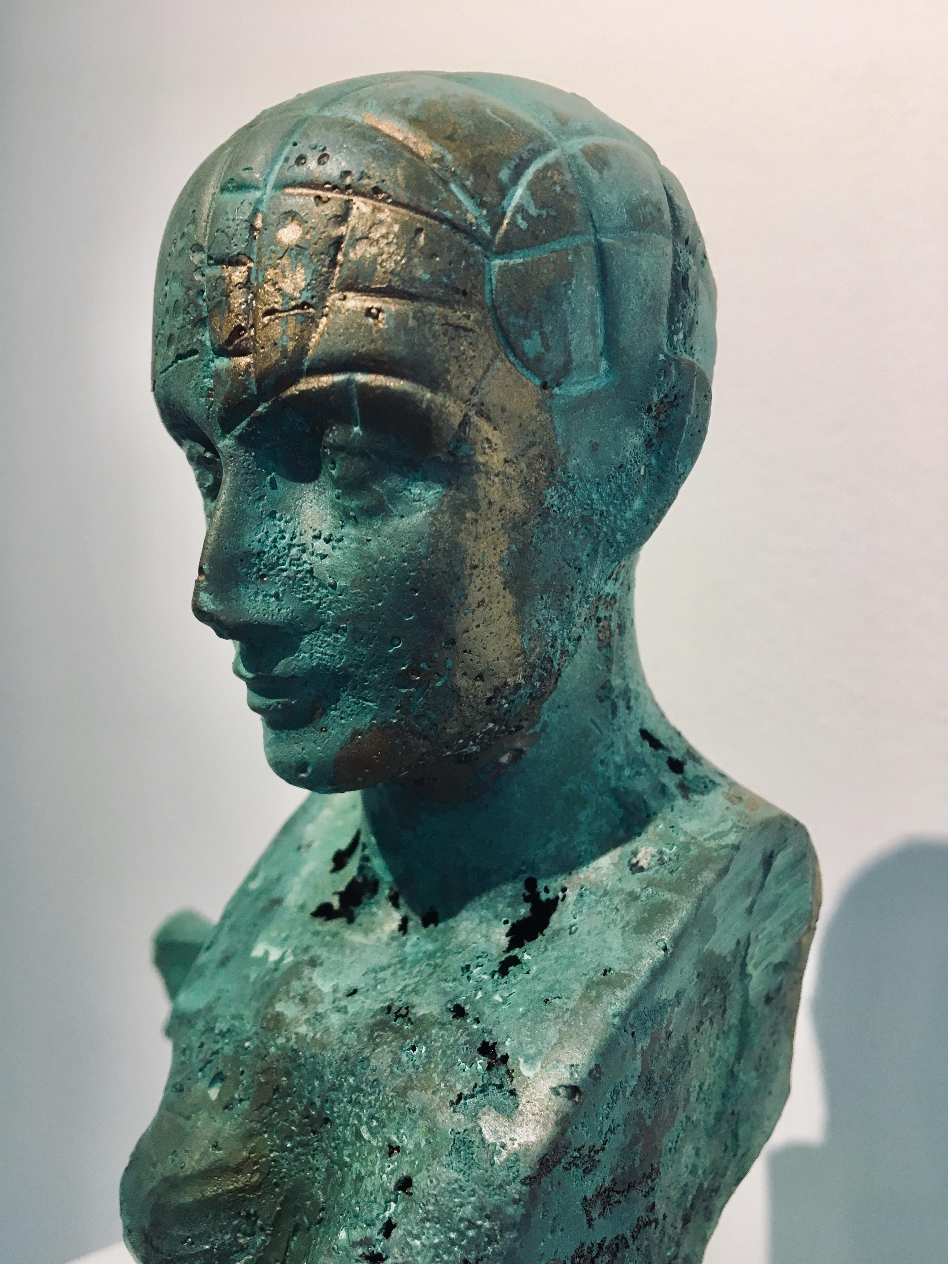 Sculpture moderne en bronze de figure à 3 pieds avec déesse de la fertilité Harryman en vente 1