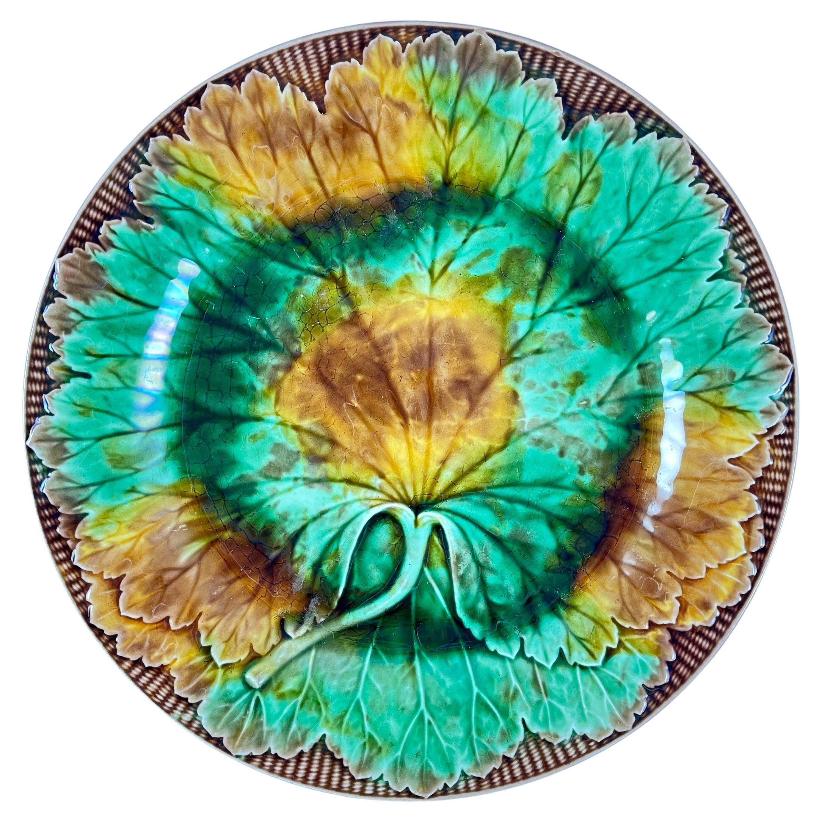 Josiah Wedgwood feuille de chou colorée sur plaque de panier en vente