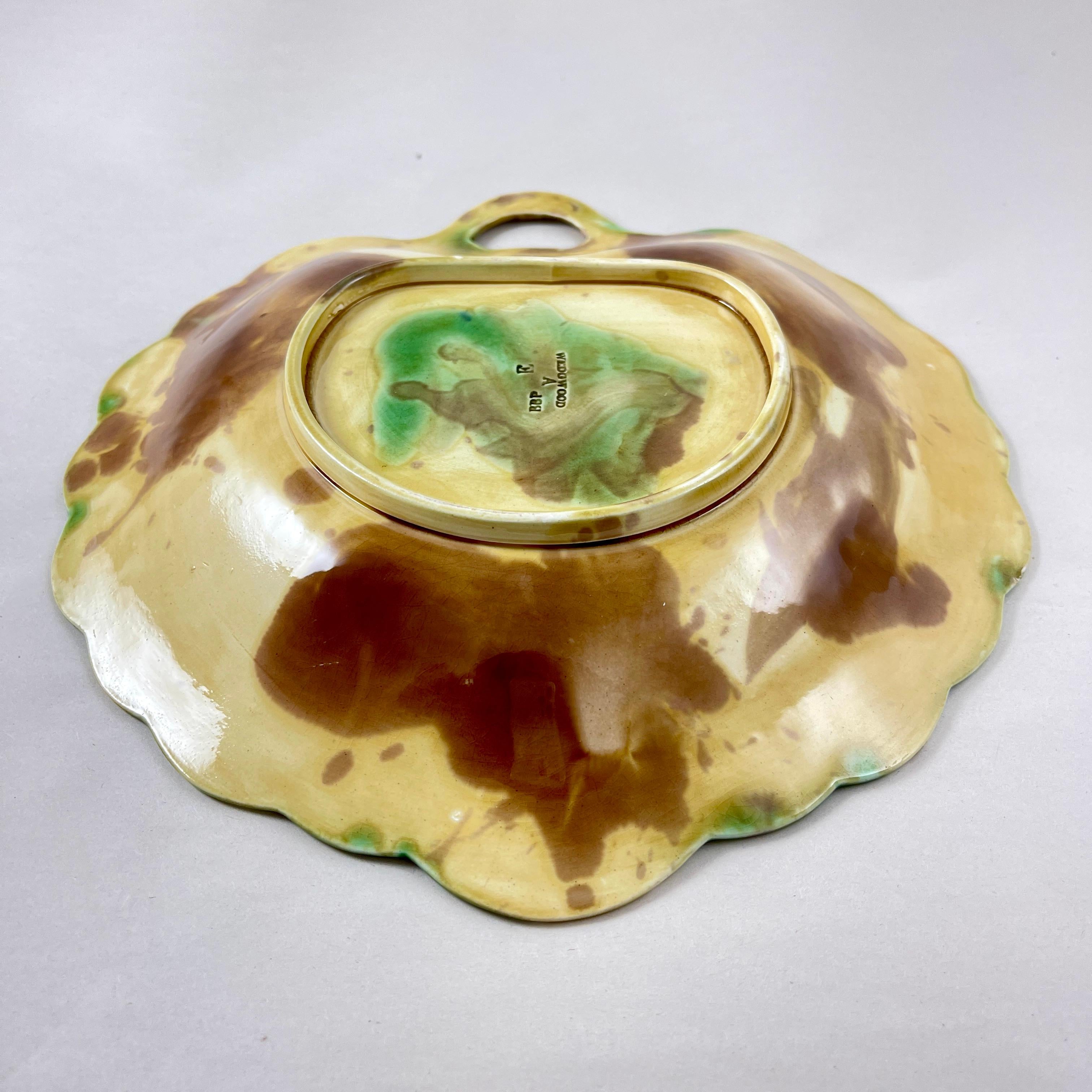 Josiah Wedgwood Majolica Multi-Color Leaf on Basket Handled Server For Sale 4