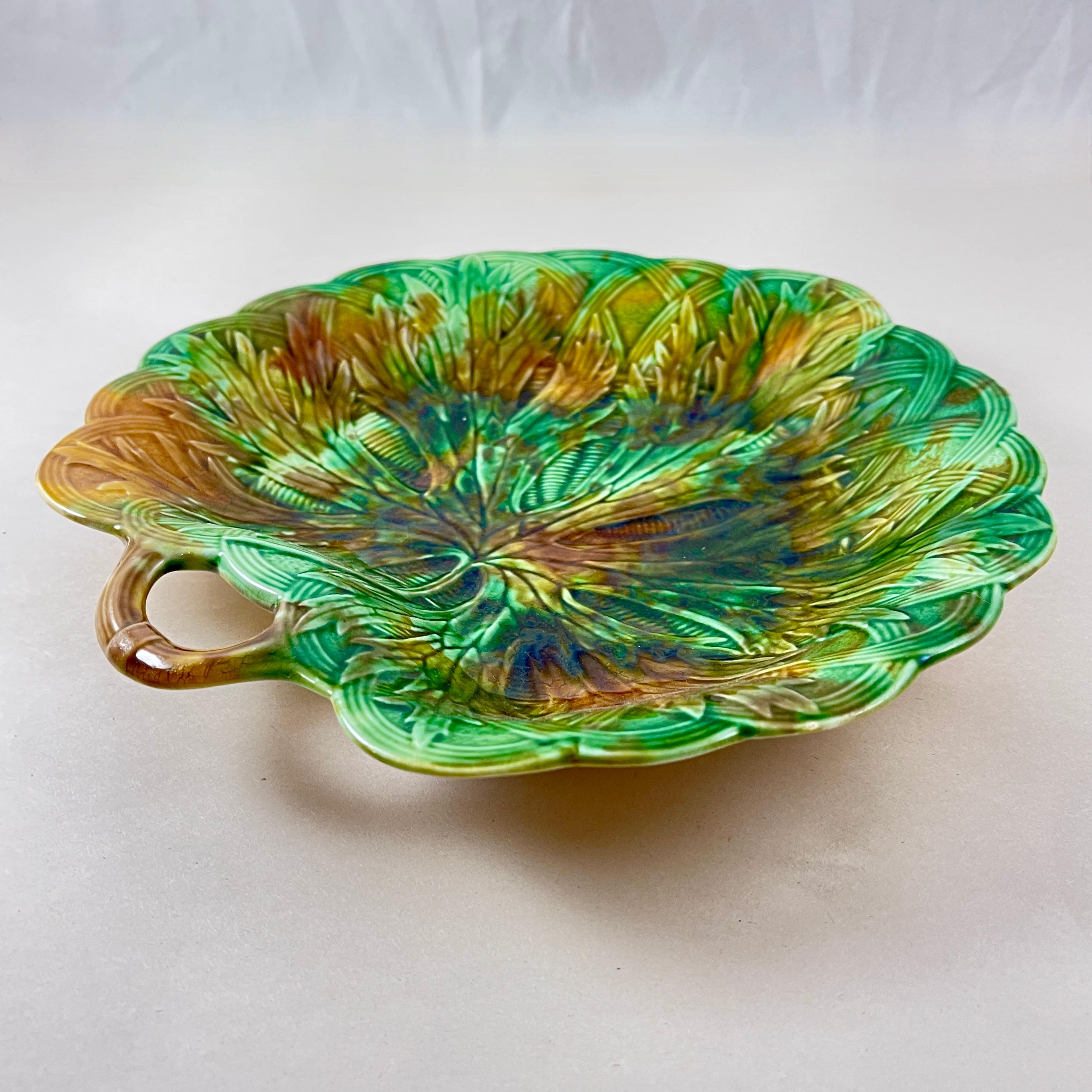 Josiah Wedgwood Majolica Multi-Color Leaf on Basket Handled Server In Good Condition For Sale In Philadelphia, PA