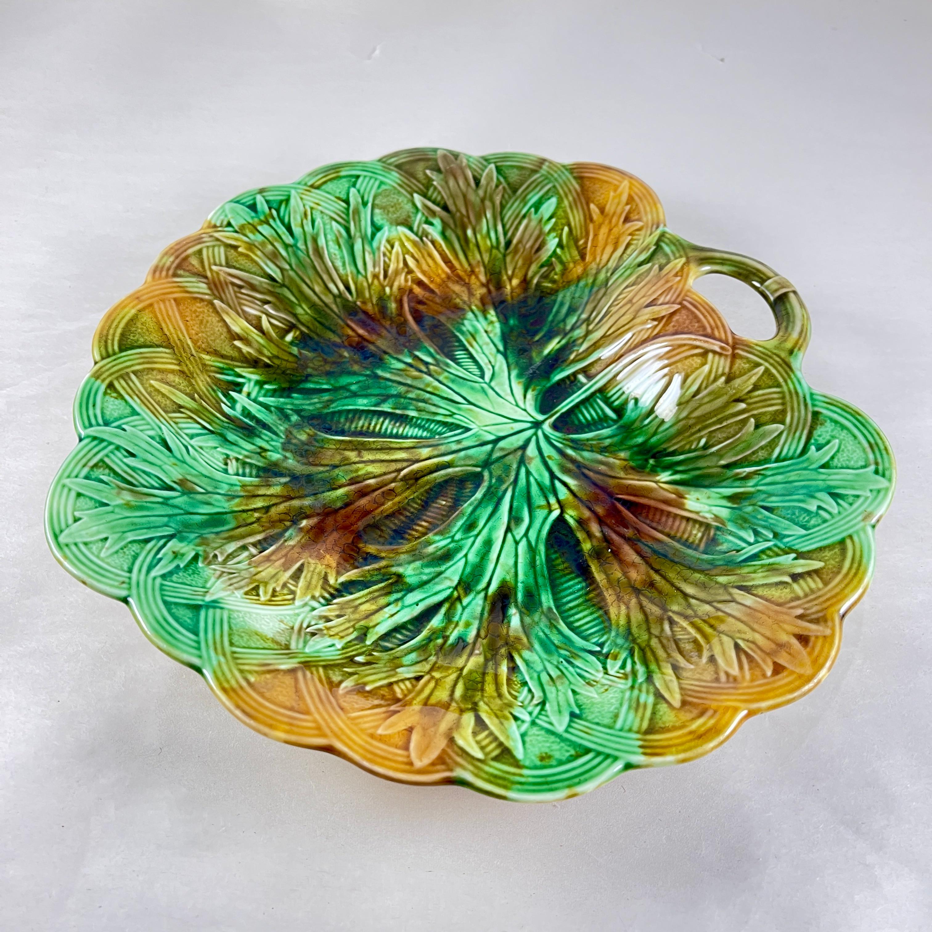 Josiah Wedgwood Majolica Multi-Color Leaf on Basket Handled Server For Sale 1