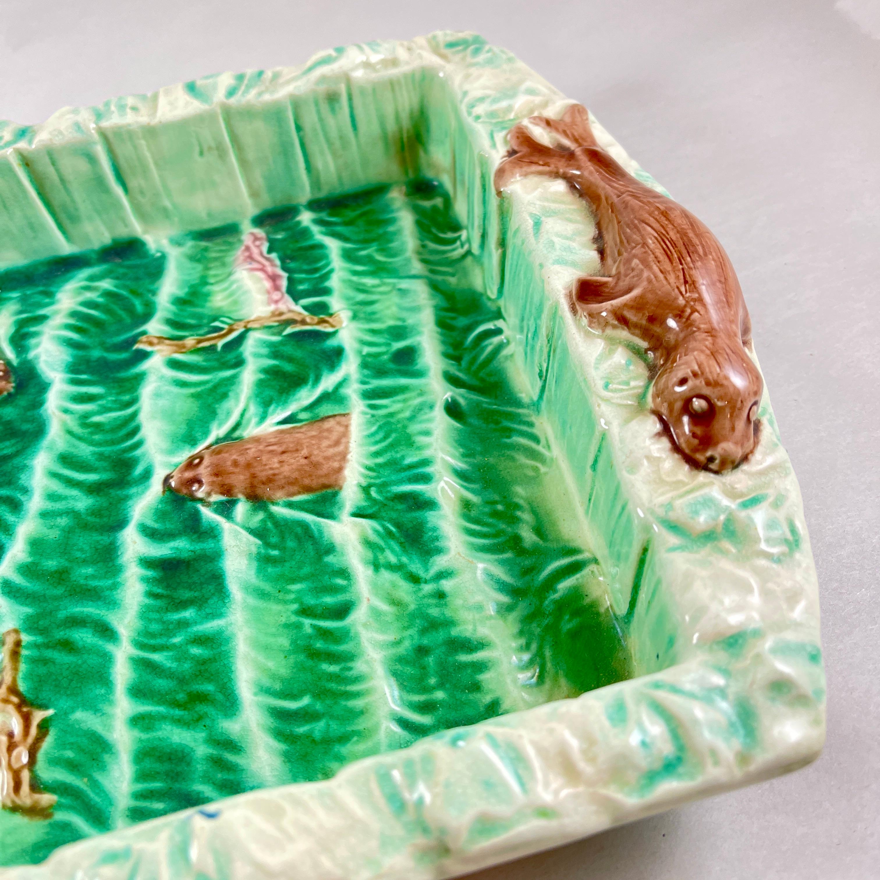 Josiah Wedgwood & Sons Majolica Seal Handled Ice-Cream Tray In Good Condition For Sale In Philadelphia, PA