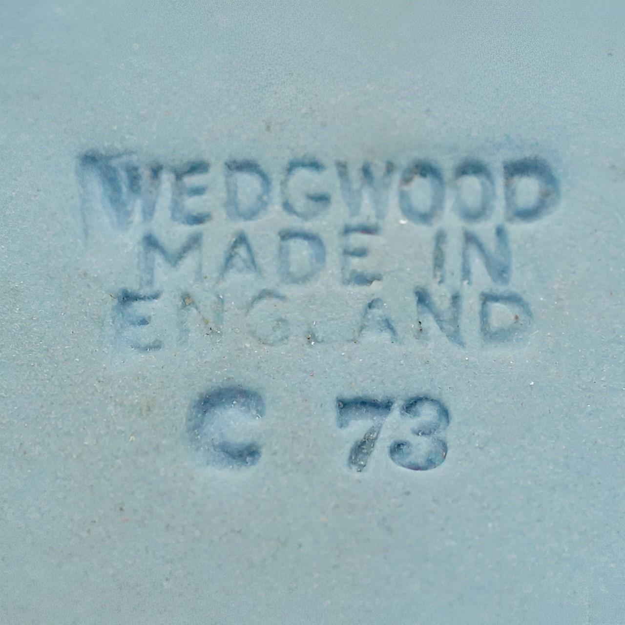 Josiah Wedgwood Brosche aus Sterlingsilber und blauem Jaspisgeschirr, datiert 1973 Damen im Angebot