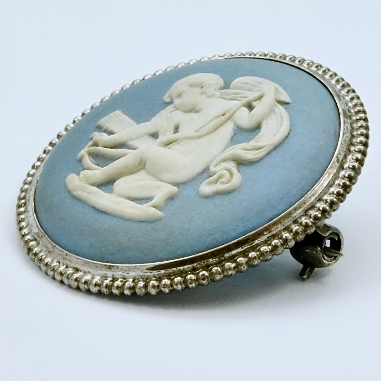 Women's Josiah Wedgwood Sterling Silver and Blue Jasperware Brooch dated 1973 For Sale