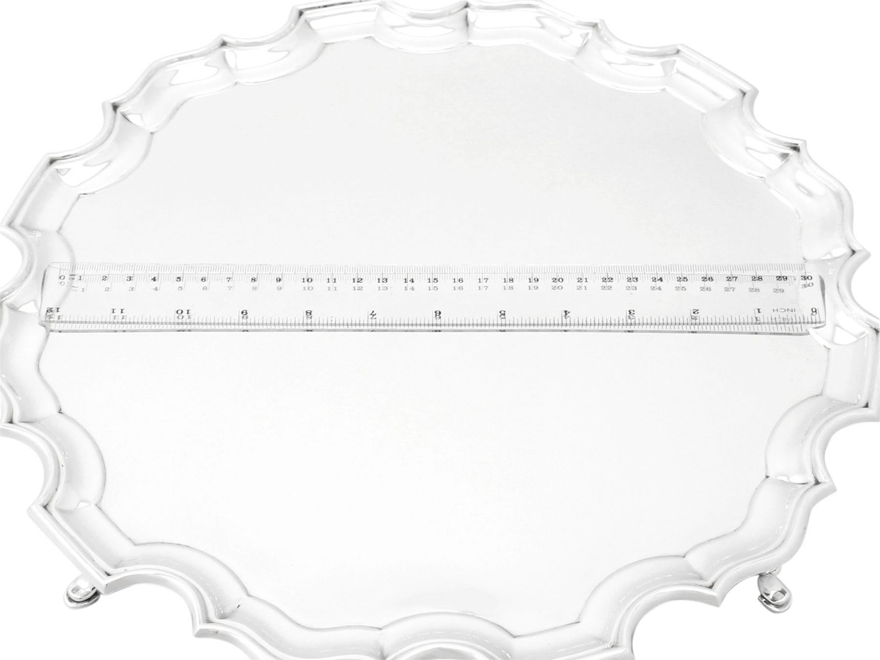 Plateau Salver ancien en argent sterling Josiah Williams & Co (1938) en vente 2