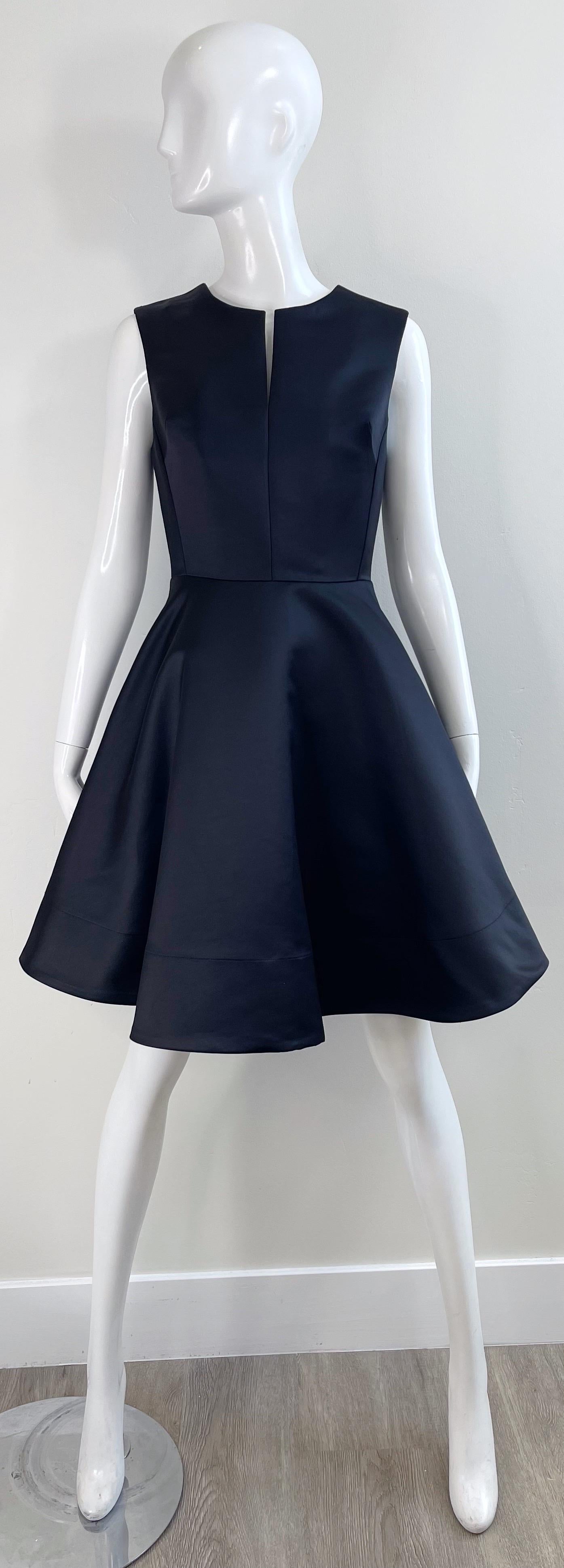Josie Natori Fall 2016 Size 4 Black Fit and Flare Sleeveless Dress w/ Pockets In Excellent Condition For Sale In San Diego, CA