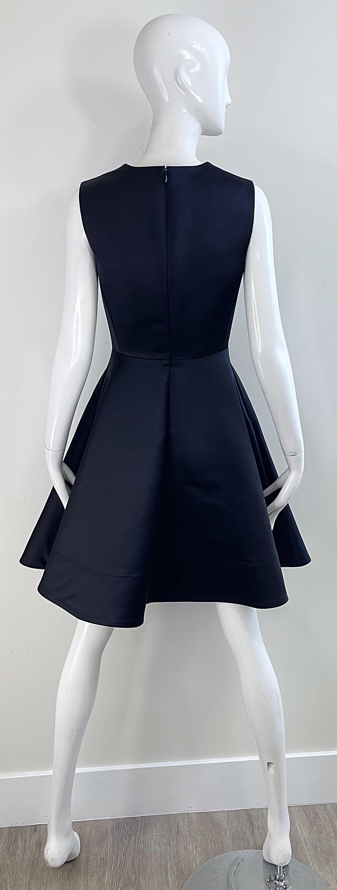 Josie Natori Fall 2016 Size 4 Black Fit and Flare Sleeveless Dress w/ Pockets For Sale 2