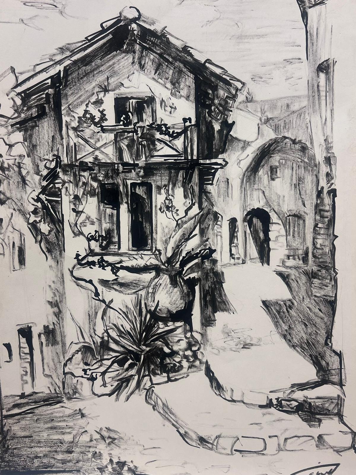 1950 Francese Affascinante schizzo a carboncino di un cortile rustico europeo - Landscape Painting Grigio di Josine Vignon