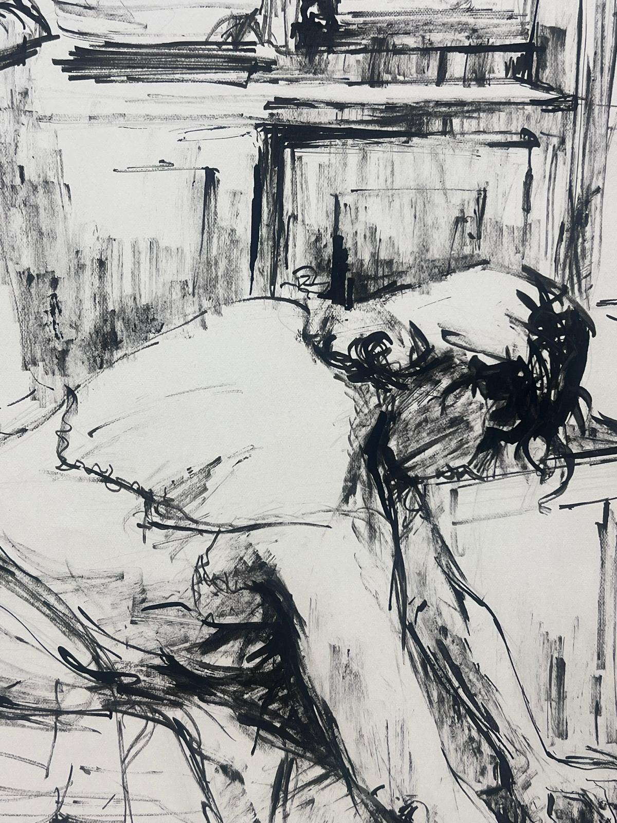 Dessin à l'encre français expressif des années 1950 représentant une femme au travail dans une scène domestique en vente 1