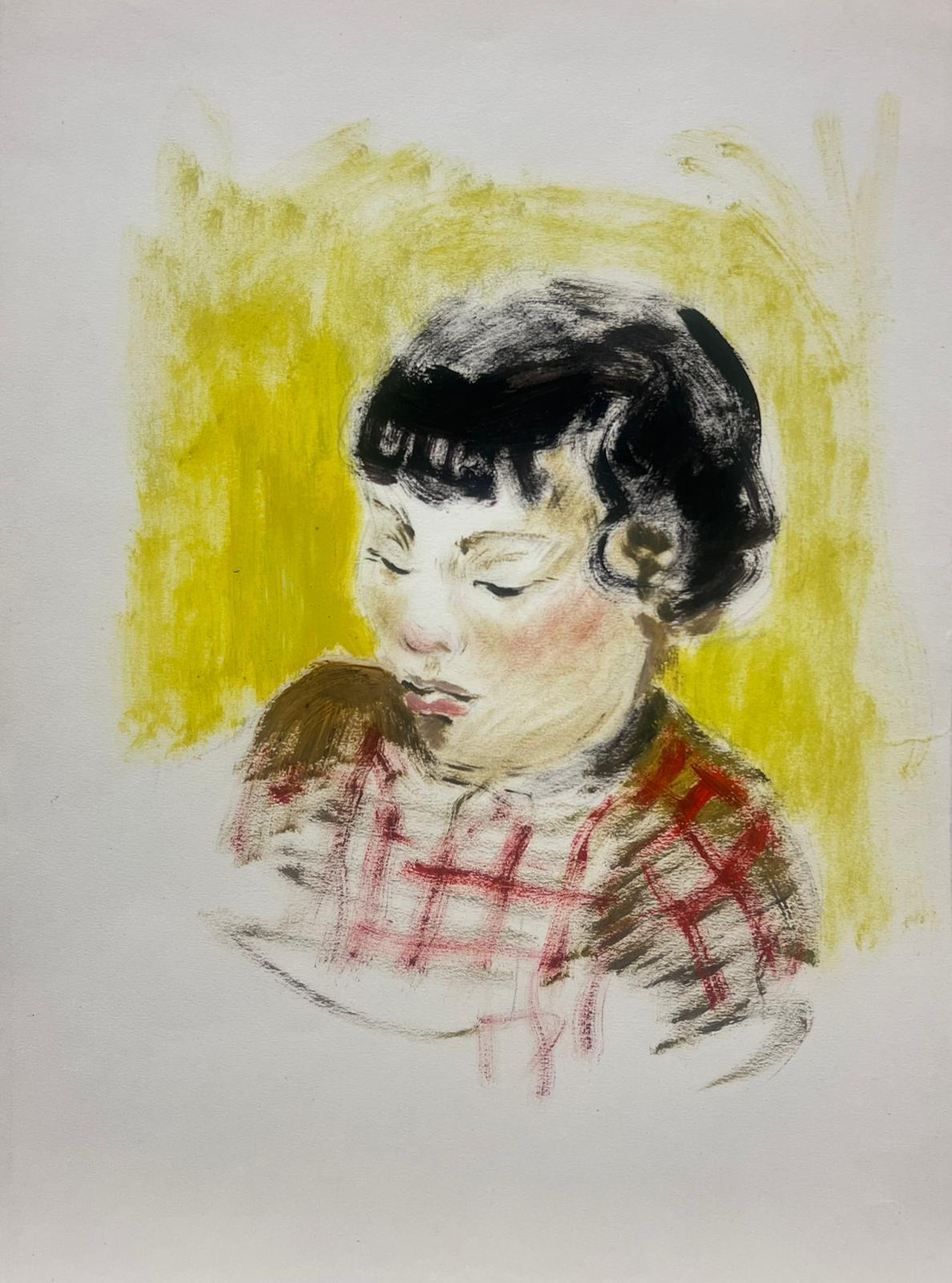 Ritratto francese degli anni '50 di un bambino pensieroso su sfondo giallo - Painting di Josine Vignon