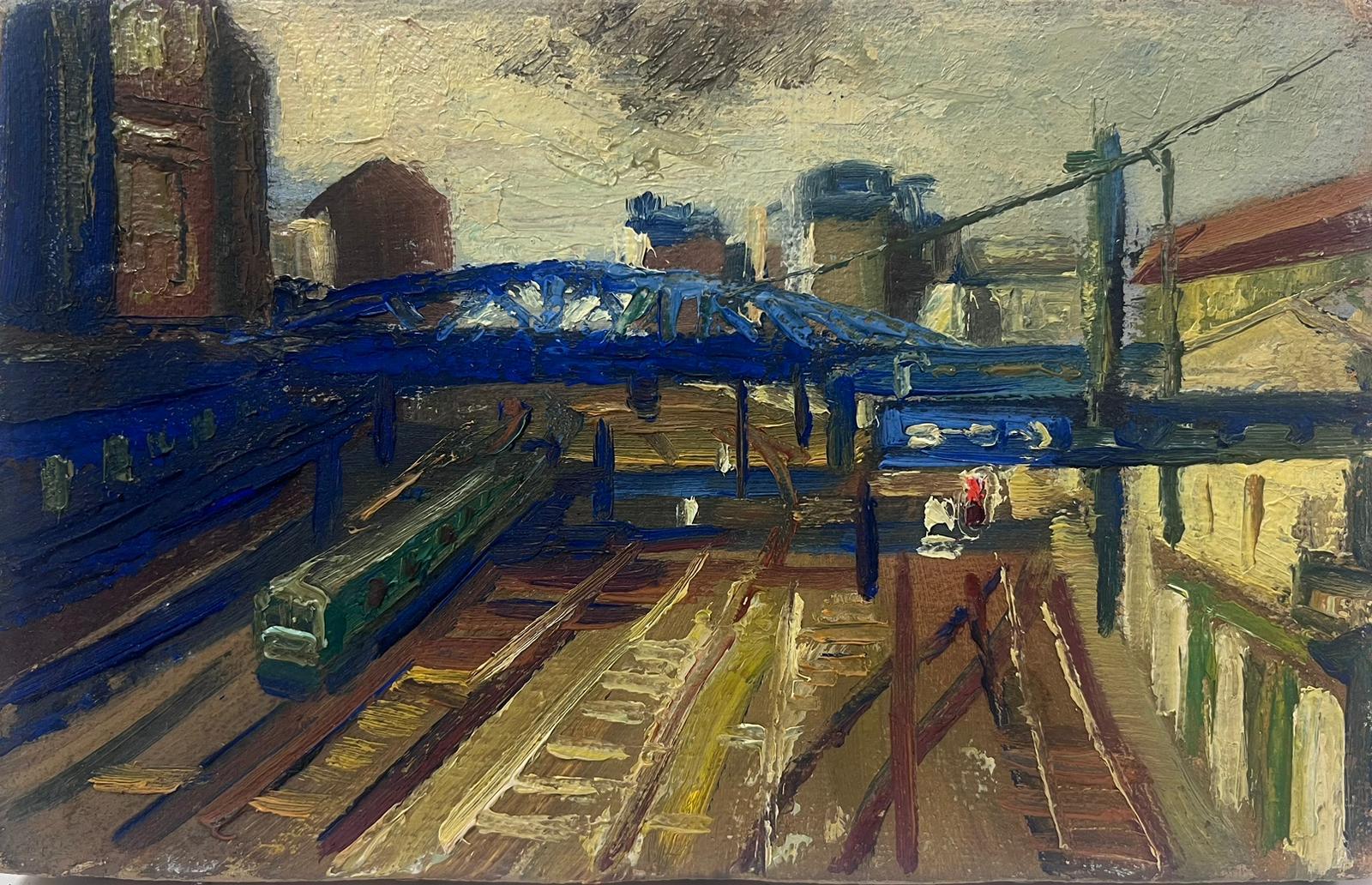 Landscape Painting Josine Vignon - Huile post-impressionniste française des années 1950 Gare de Paris avec train sur les rails