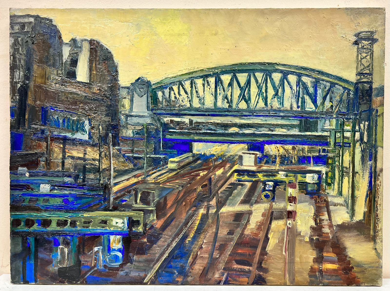 Figurative Painting di Josine Vignon - Olio francese degli anni '60 Post Impressionista Stazione ferroviaria di Parigi Grande dipinto su tela
