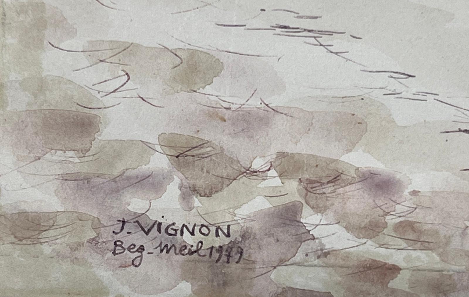 Strandszene mit Figuren, die Shoreline genießen, Gentle Waves, Segelboote (Grau), Landscape Painting, von Josine Vignon