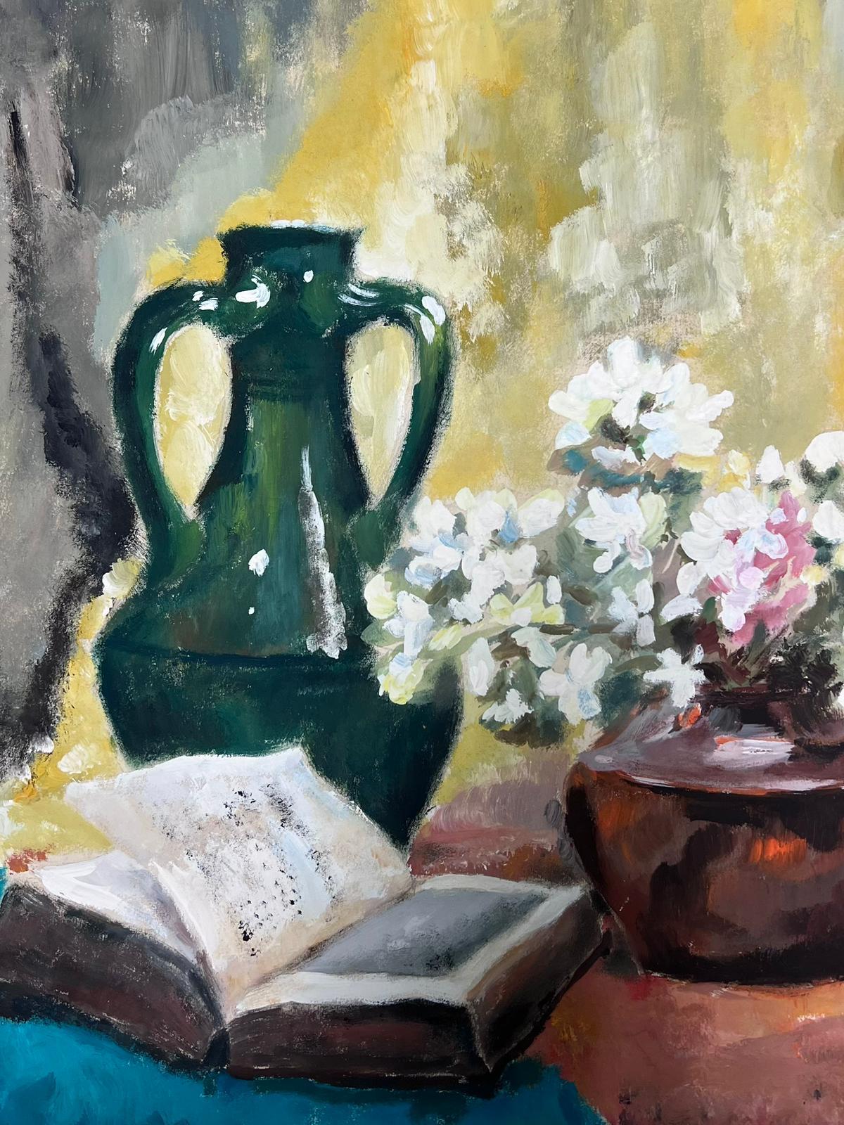 Französisches Stillleben mit offenem Buch, Vase und blühender Pflanze (Impressionismus), Painting, von Josine Vignon