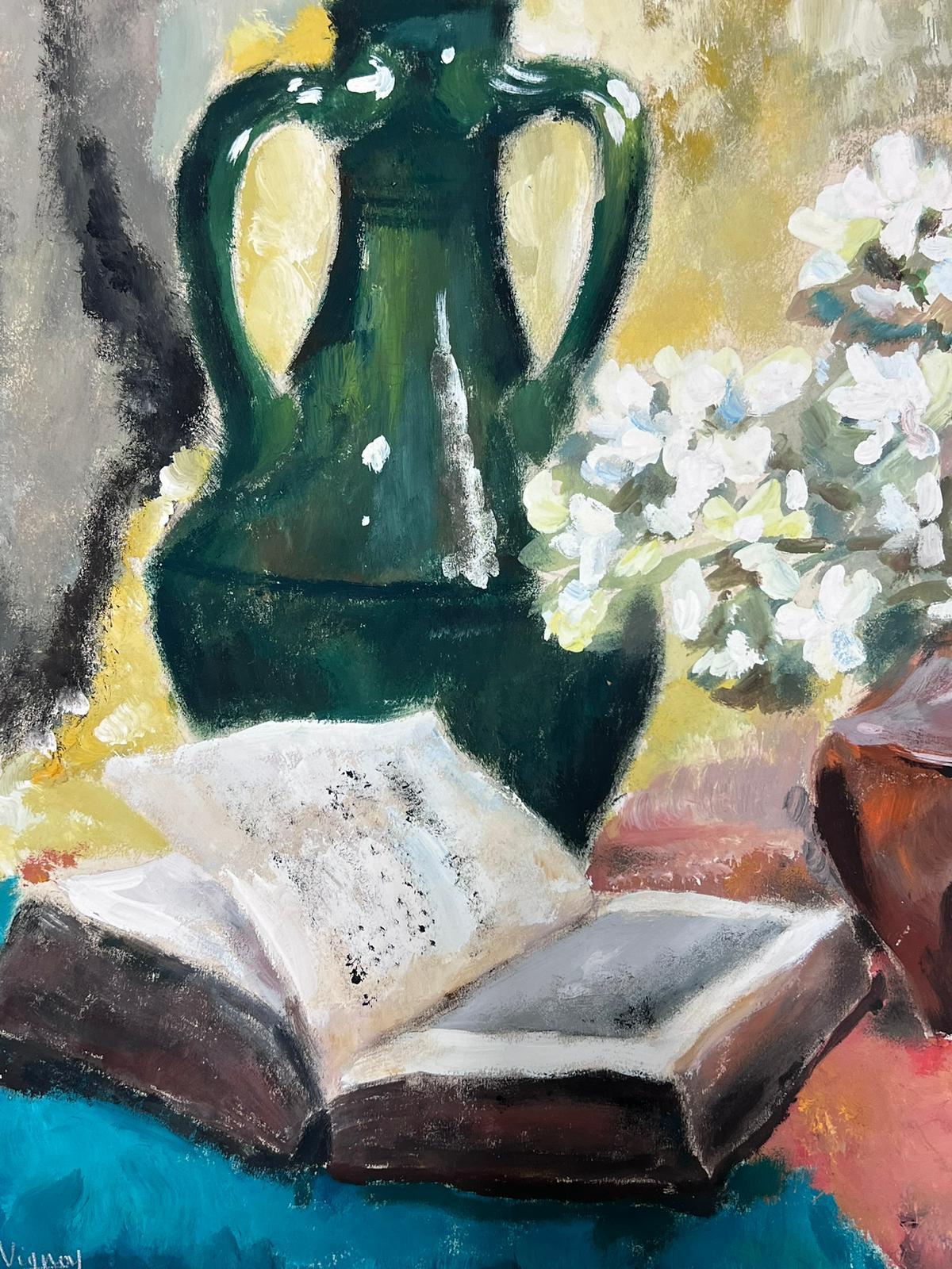 Französisches Stillleben mit offenem Buch, Vase und blühender Pflanze im Angebot 1