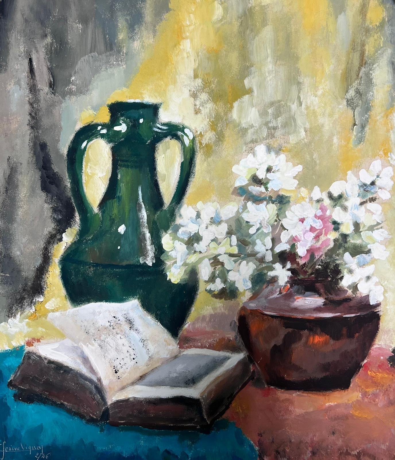 Josine Vignon Interior Painting – Französisches Stillleben mit offenem Buch, Vase und blühender Pflanze