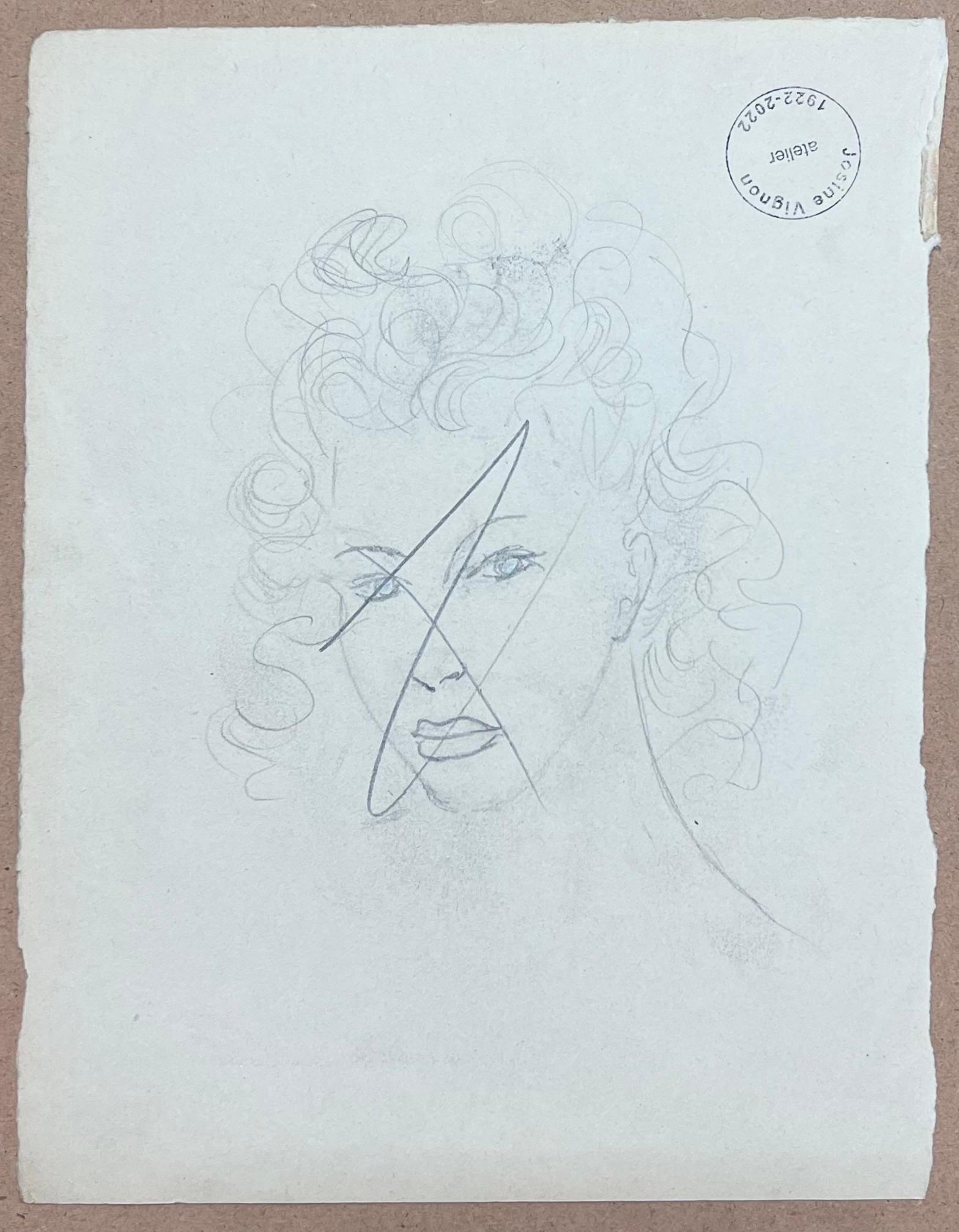 Boceto en francés de una mujer glamurosa Peinado de rollos de victoria y labios rojos atrevidos - Figurative Art Gris de Josine Vignon