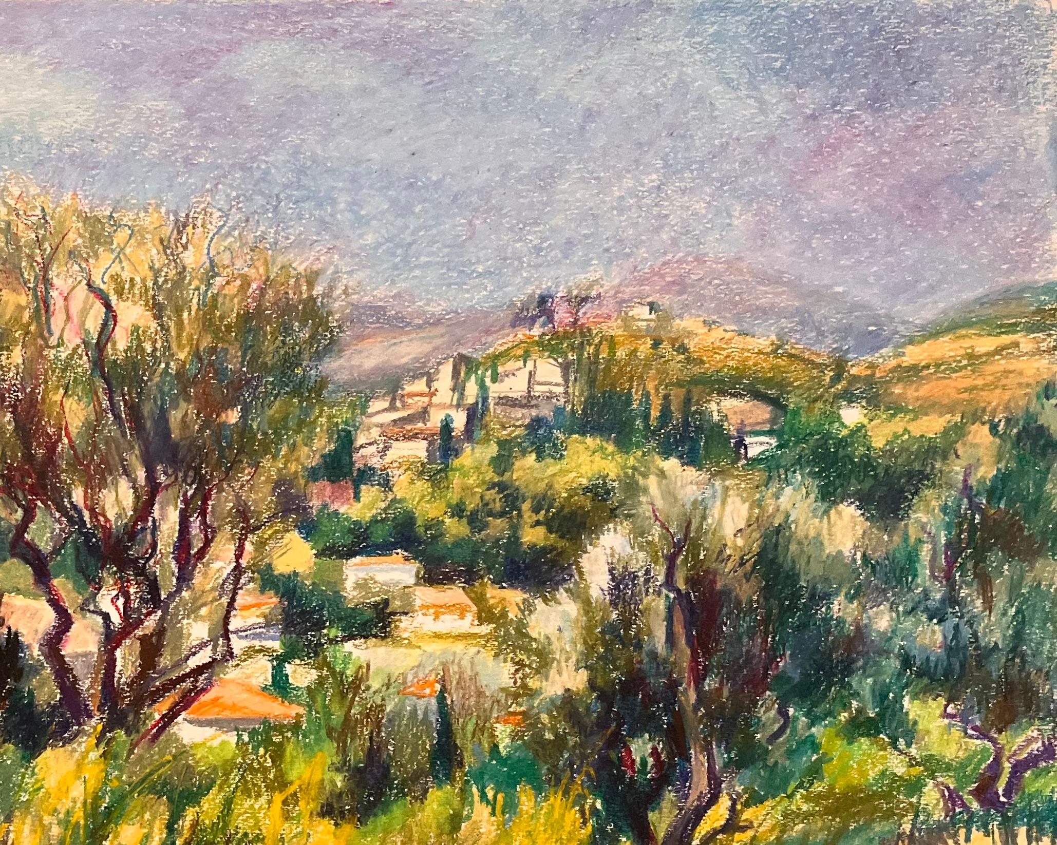 Disegno originale a pastello della metà del secolo scorso, raffigurante una vista sulla collina con vista sul villaggio - Landscape Art Marrone di Josine Vignon