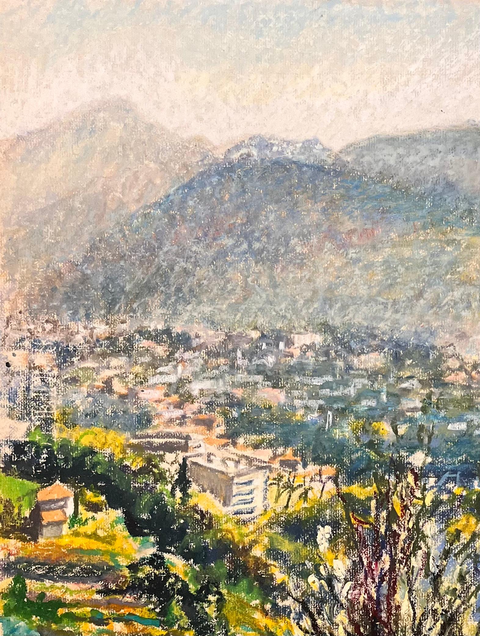 Mid Century Französisch Original Pastell Zeichnung von Bergblick mit Blick auf Dorf (Impressionismus), Painting, von Josine Vignon