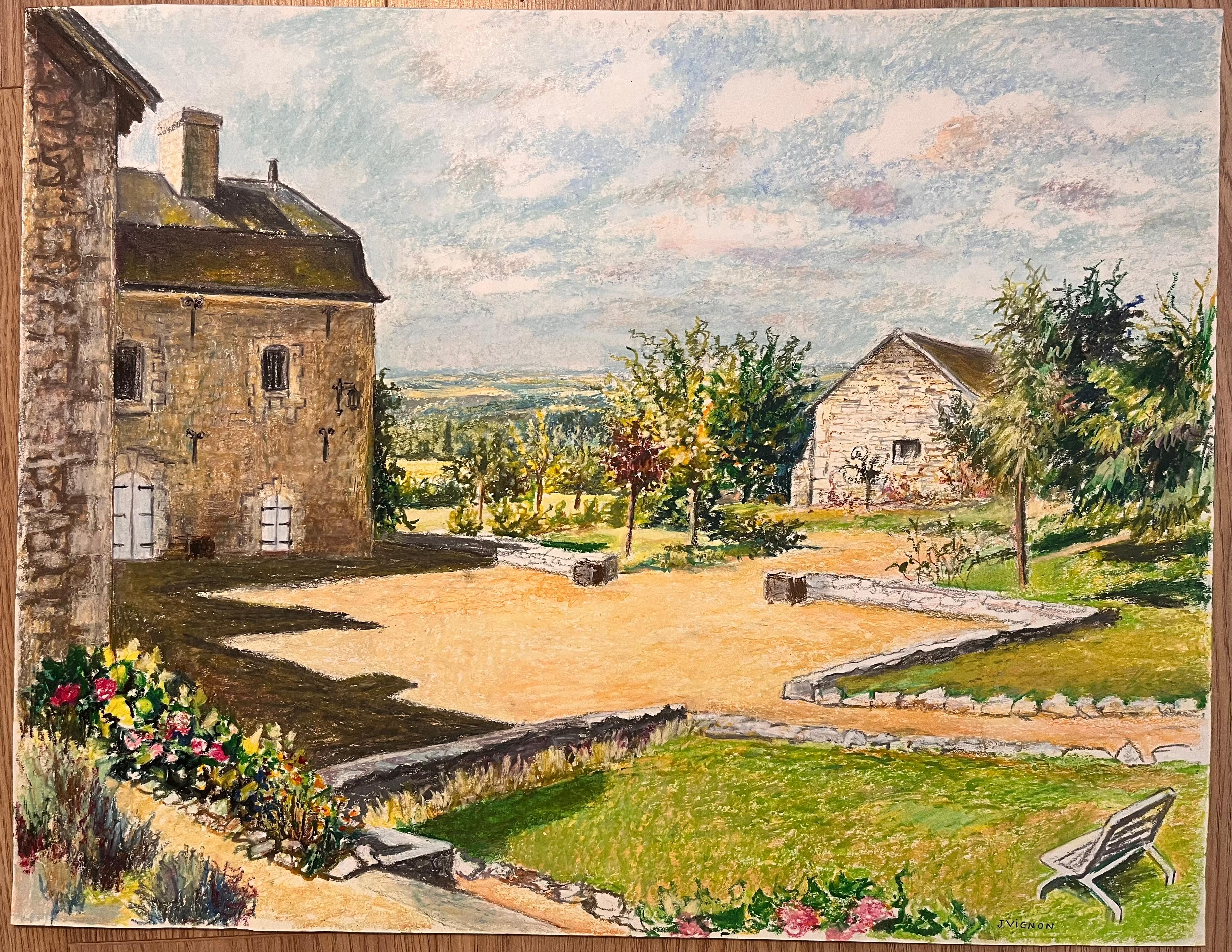 Original pastellfarbene französische Original-Zeichnung eines Steinhauses mit Hof, Mitte des Jahrhunderts – Painting von Josine Vignon