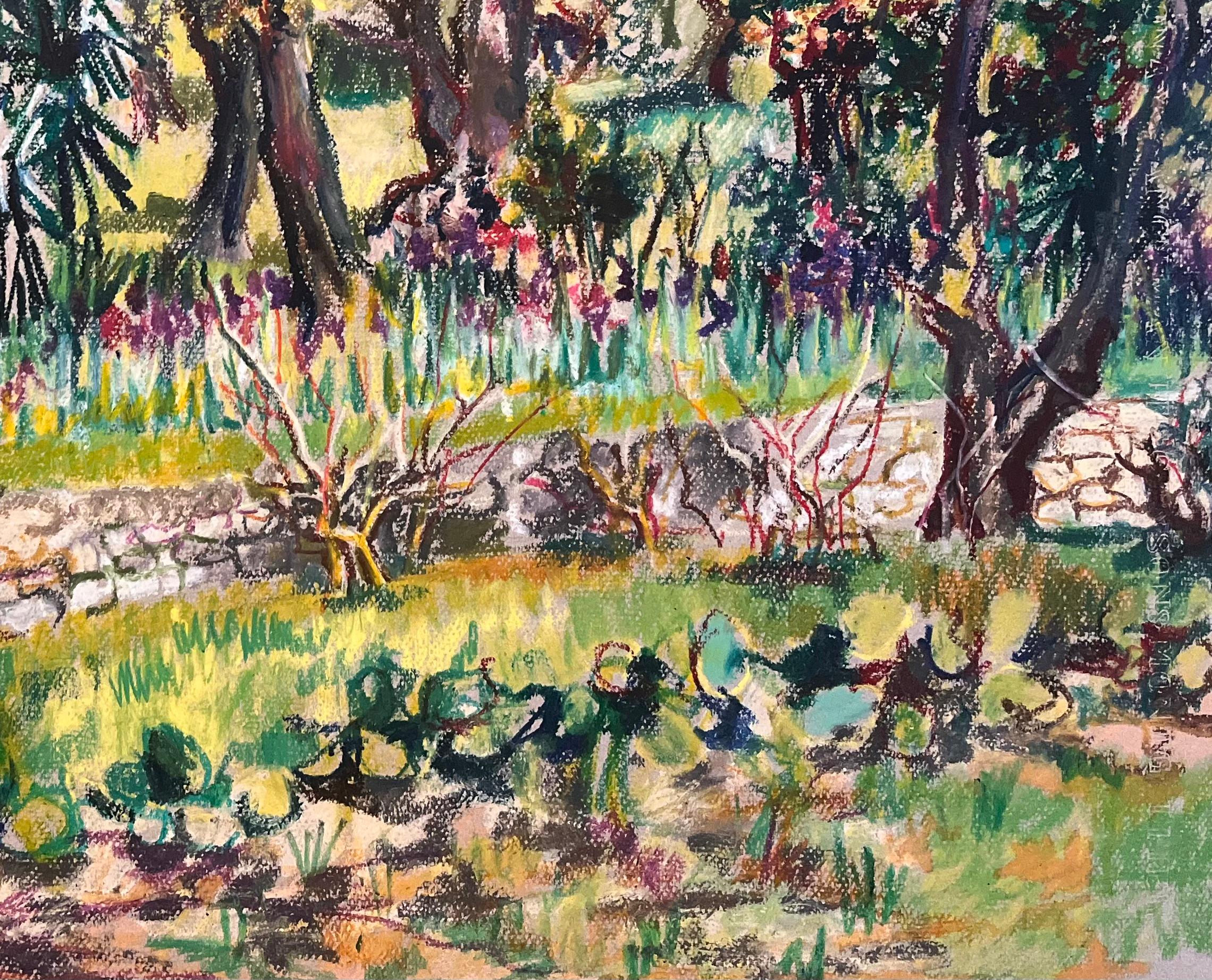 Titel: Französische Original-Pastellzeichnung eines sonnenbeschienenen Gartens mit Steinmauer aus der Jahrhundertmitte

Künstlerin: Josine Vignon (Französisch 1922-2022)

Medium: Ölpastell auf Künstlerpapier

Größe: 19,75 (Höhe) x 25,75