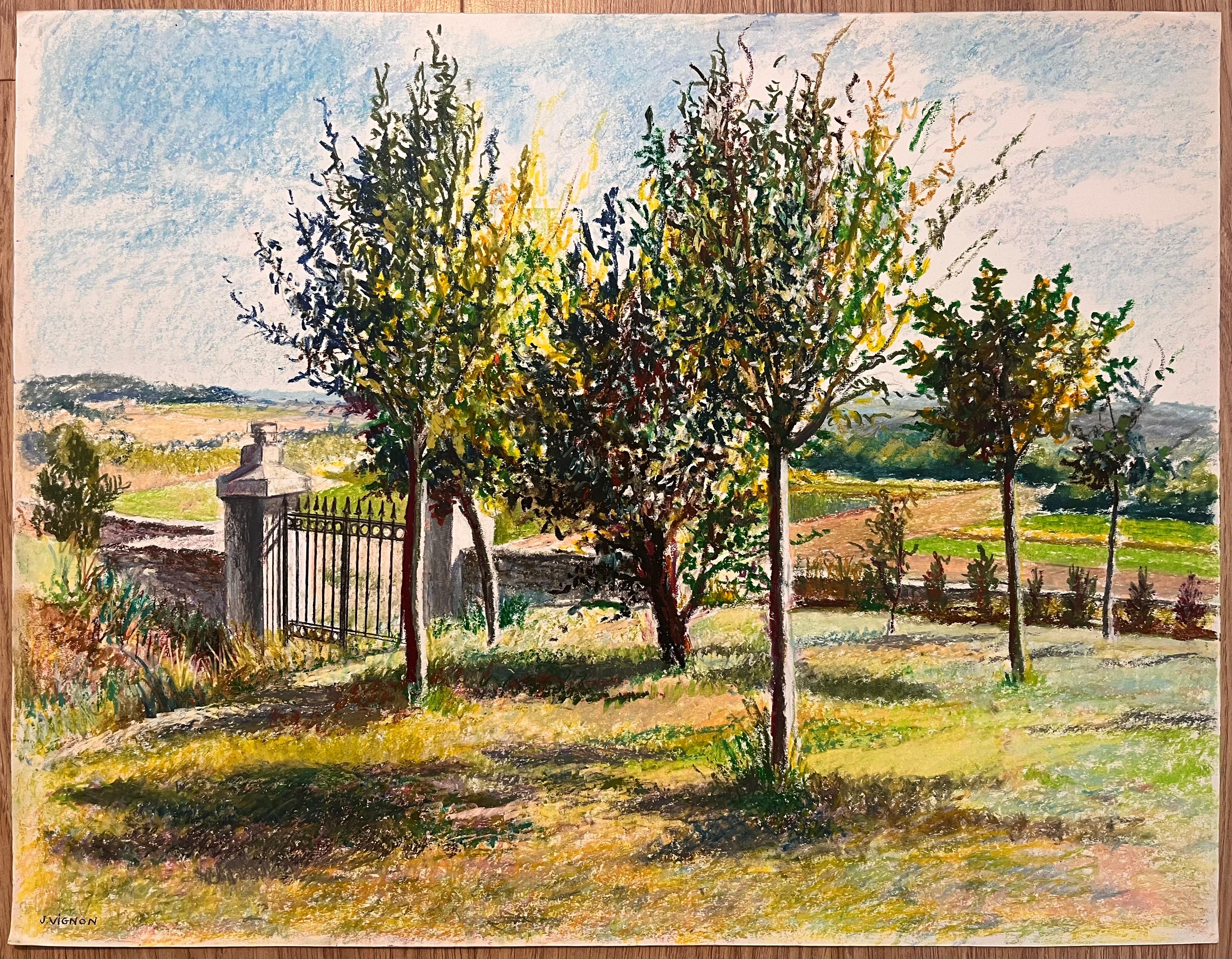 Dibujo al pastel original francés de mediados de siglo Paisaje iluminado por el sol con puerta de hierro - Art de Josine Vignon