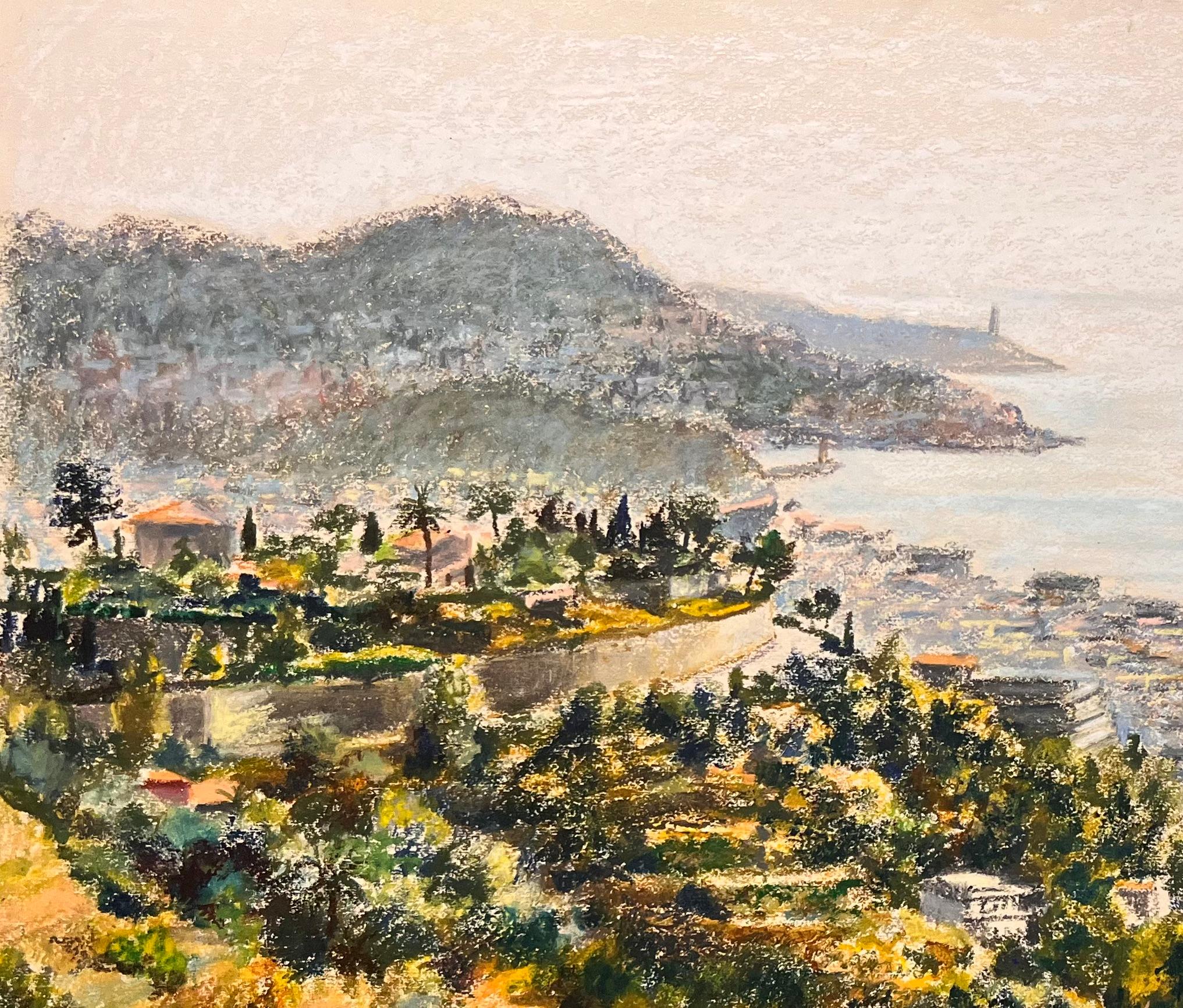 Dessin au pastel français du milieu du siècle représentant une colline côtière avec vue sur la mer et la Townes - Impressionnisme Painting par Josine Vignon