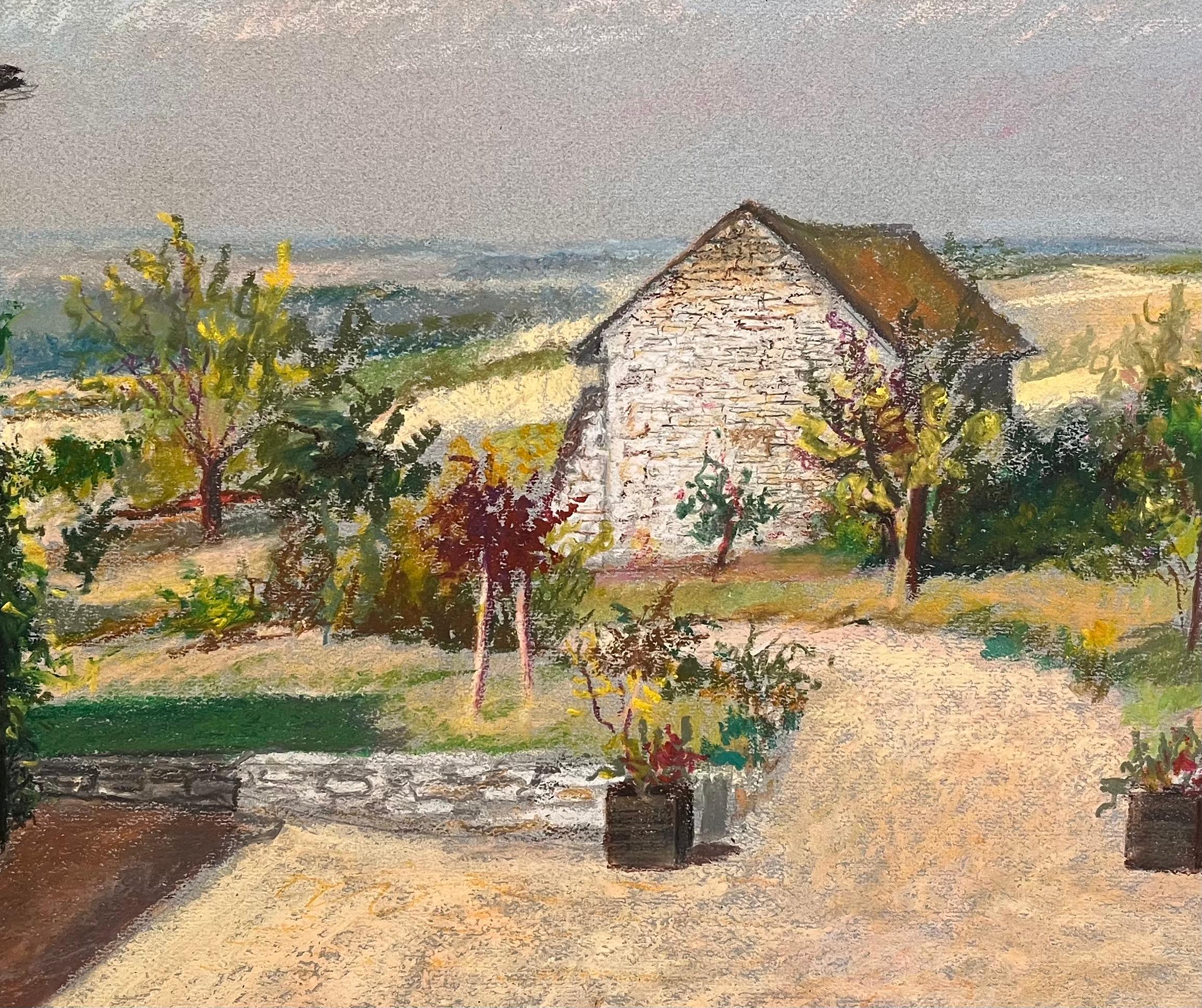 Disegno a pastello di metà secolo francese di un cortile con edifici in pietra e giardino in vendita 1