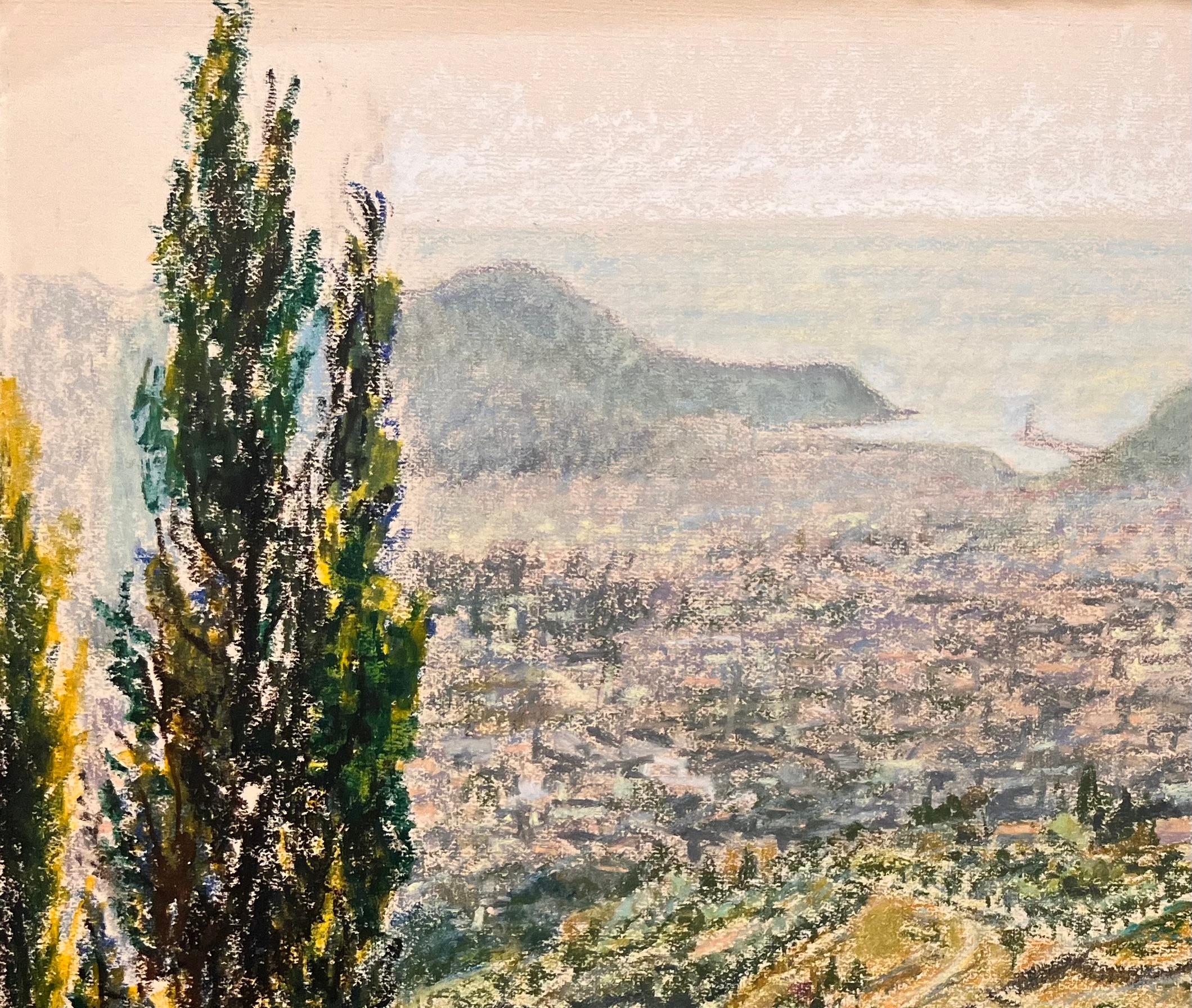 Dessin au pastel français du milieu du siècle représentant une vue lointaine d'une colline avec des cyprès - Impressionnisme Art par Josine Vignon