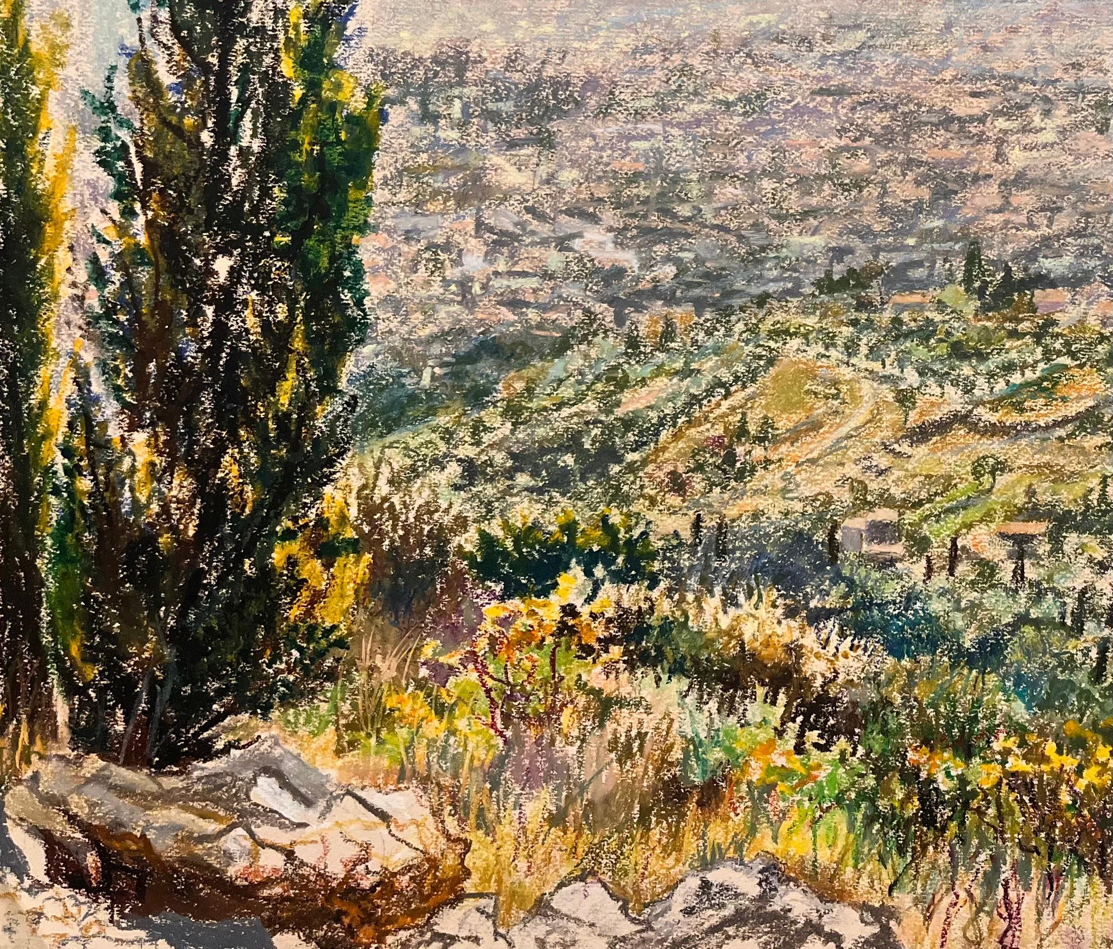 Dessin au pastel français du milieu du siècle représentant une vue lointaine d'une colline avec des cyprès en vente 1