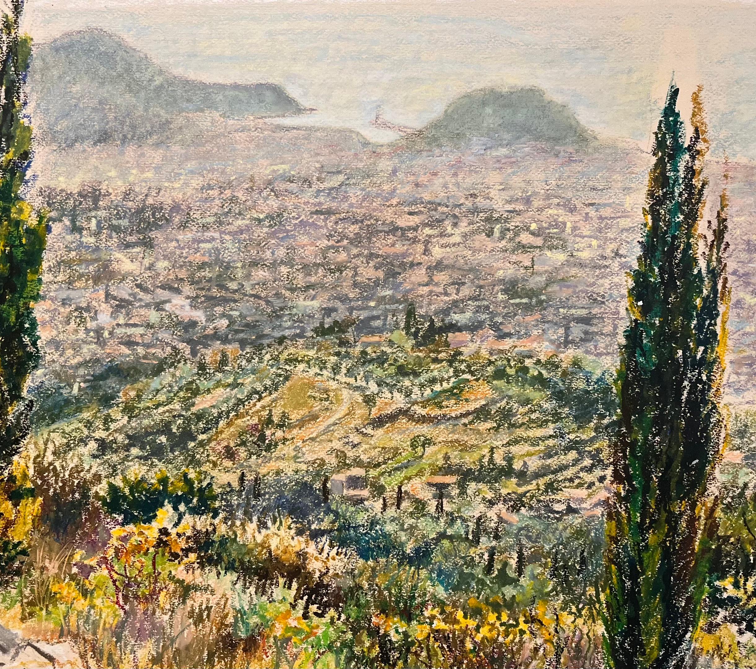 Dessin au pastel français du milieu du siècle représentant une vue lointaine d'une colline avec des cyprès en vente 2