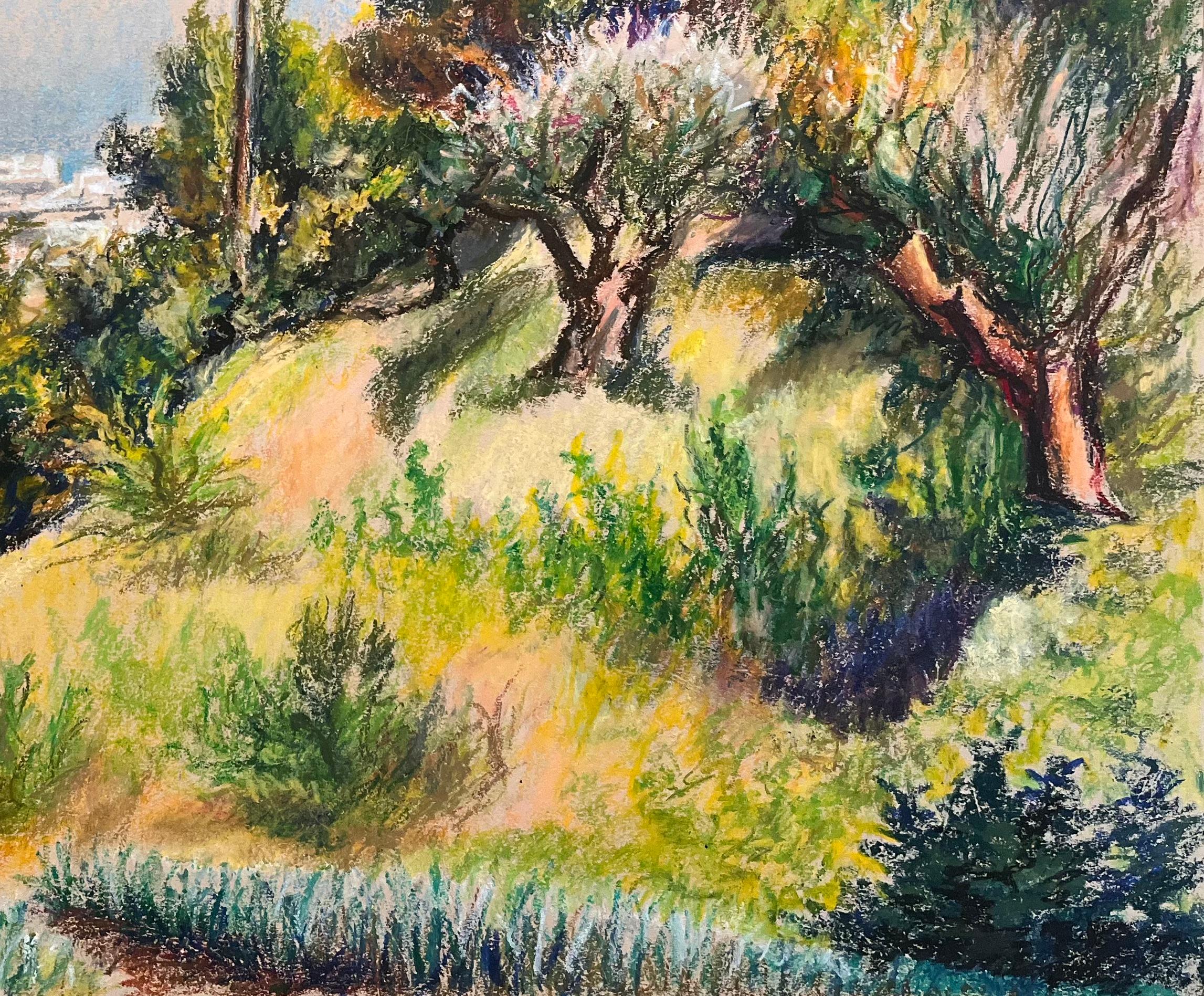 Titel: Französische Pastellzeichnung aus der Mitte des Jahrhunderts mit Blick auf eine Küstenstadt am Hang

Künstlerin: Josine Vignon (Französisch 1922-2022)

Medium: Ölpastell auf Künstlerpapier

Größe: 19,75 (Höhe) x 25,75 (Breite)

Gestempelt: