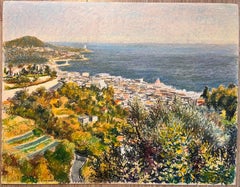 Dibujo al pastel francés de mediados de siglo de una ciudad costera iluminada por el sol y un mar azul en calma