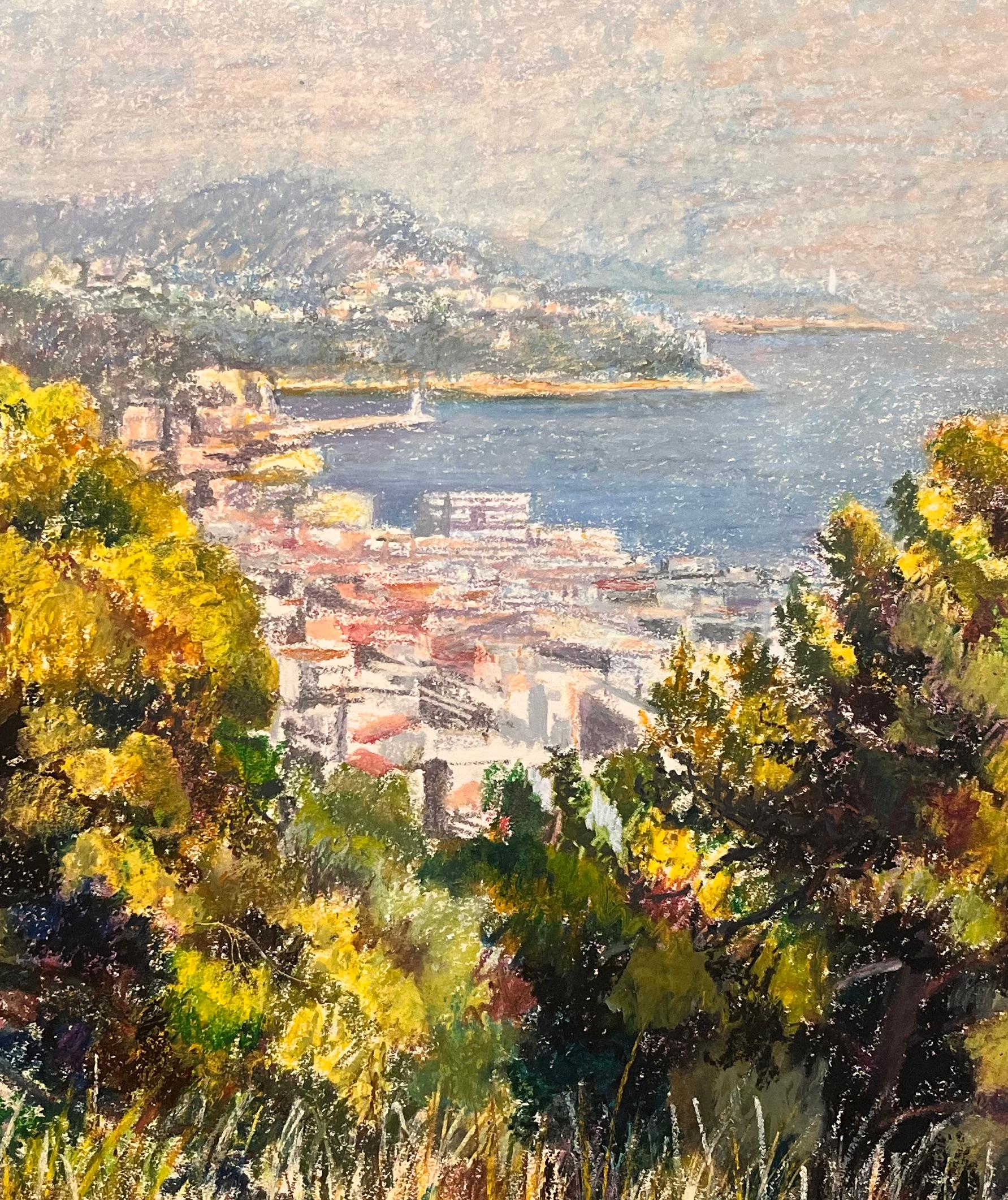 Dessin au pastel du milieu du siècle représentant une ville et une vue de la mer avec des arbres ensoleillés en vente 2