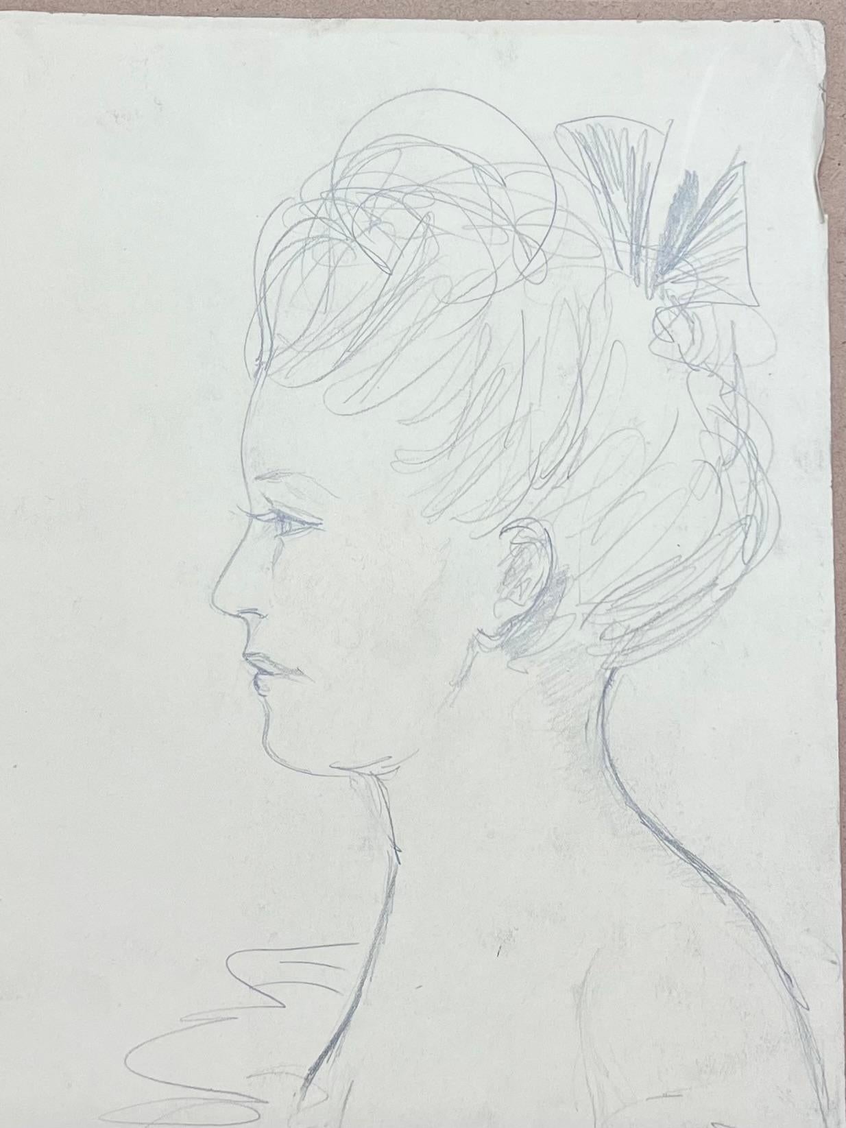 Französisches Side Profile-Porträt einer Dame mit Vintage-Haarschnitt aus der Mitte des Jahrhunderts (Grau), Figurative Art, von Josine Vignon