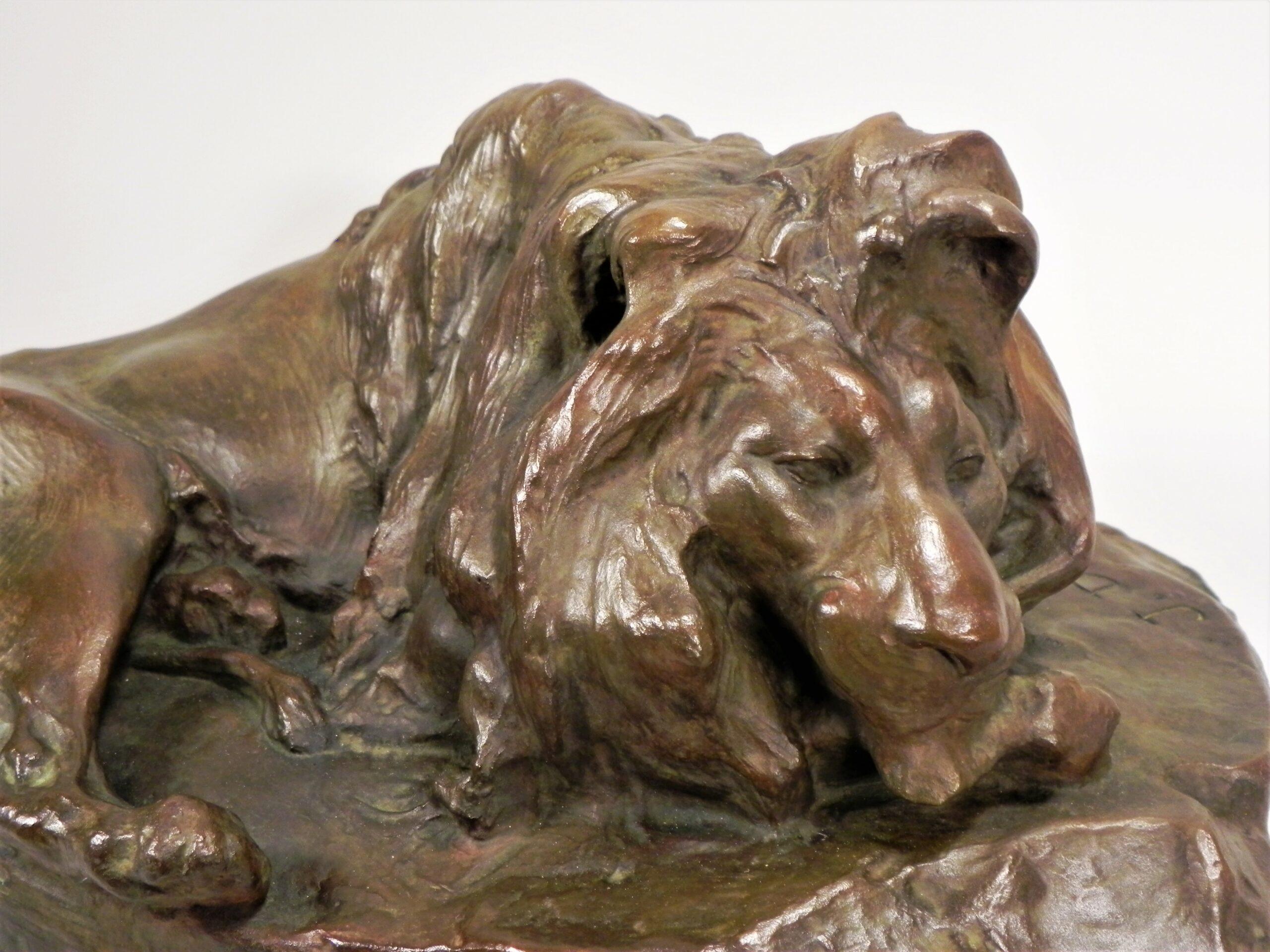 Josuë DUPON (1864-1935) Lying Lion Bronze (ca 1908) For Sale 3