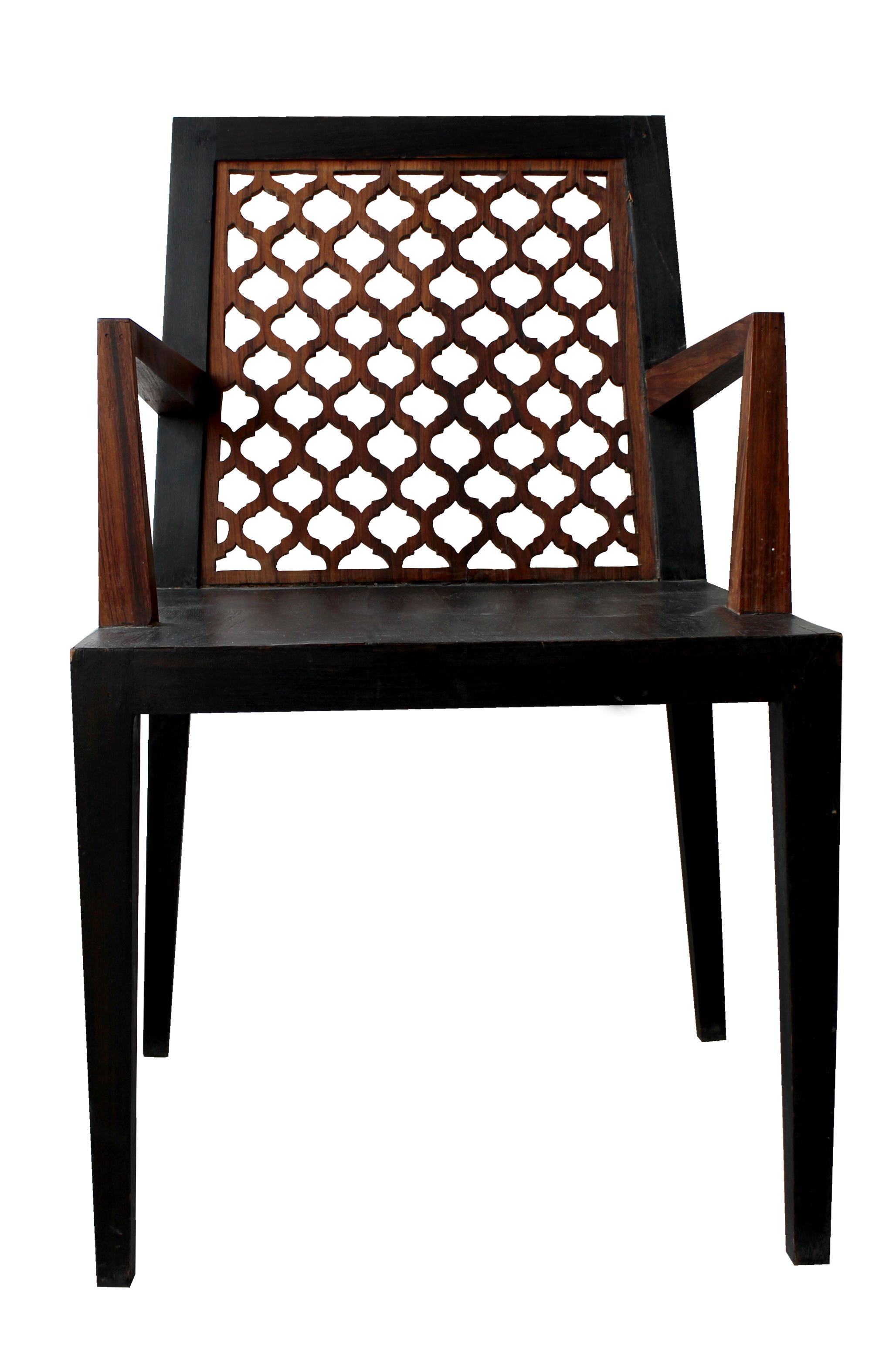 Jour Jali-Stuhl mit Rückenlehne aus Teakholz, handgefertigt in Indien von Paul Mathieu (Sonstiges) im Angebot